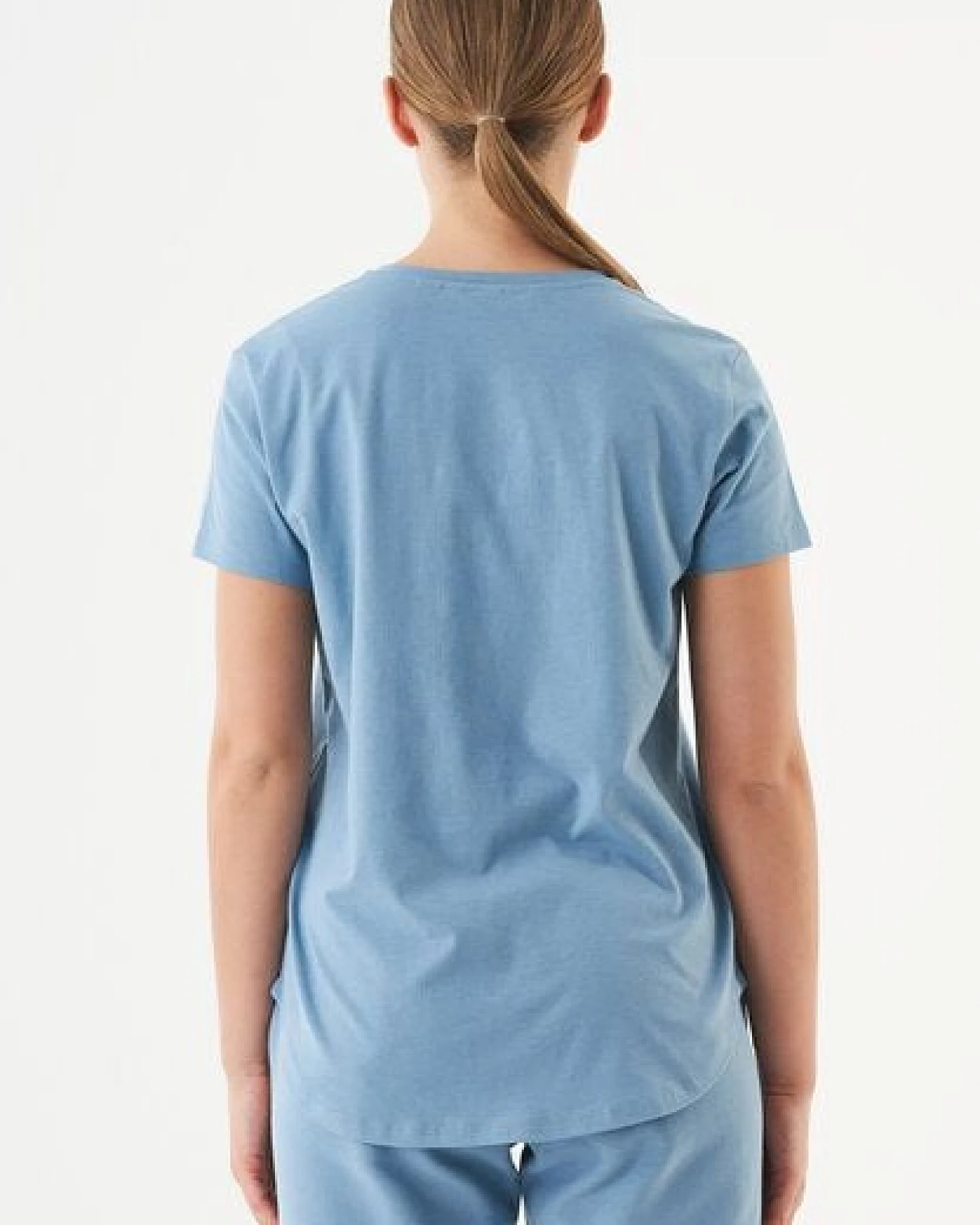 ORGANICATION ESSENTIALS-TUBA- Basic T-Shirt aus Bio-Baumwolle mit V-Ausschnitt – Ansicht 4