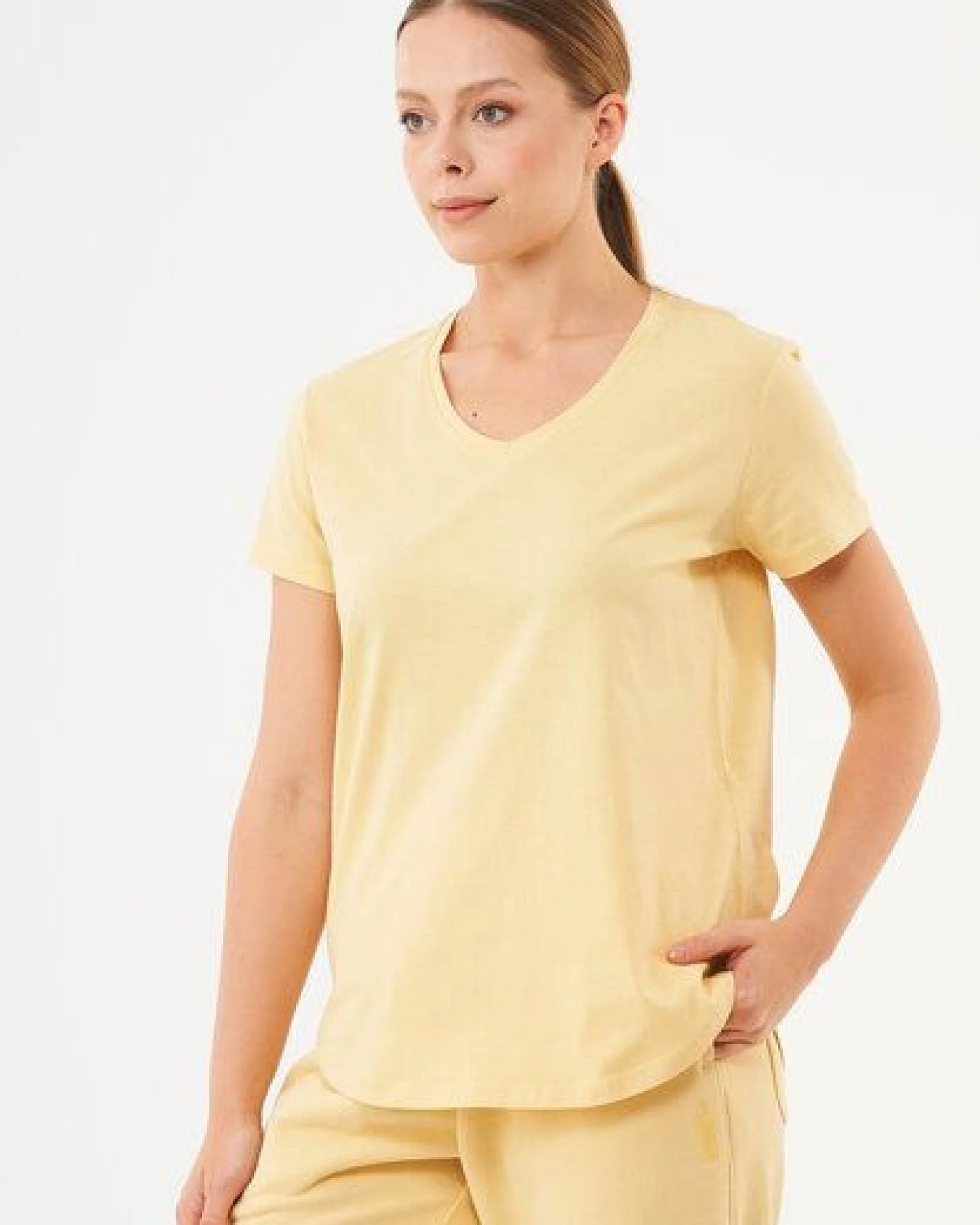 ORGANICATION ESSENTIALS-TUBA- Basic T-Shirt aus Bio-Baumwolle mit V-Ausschnitt – Ansicht 3