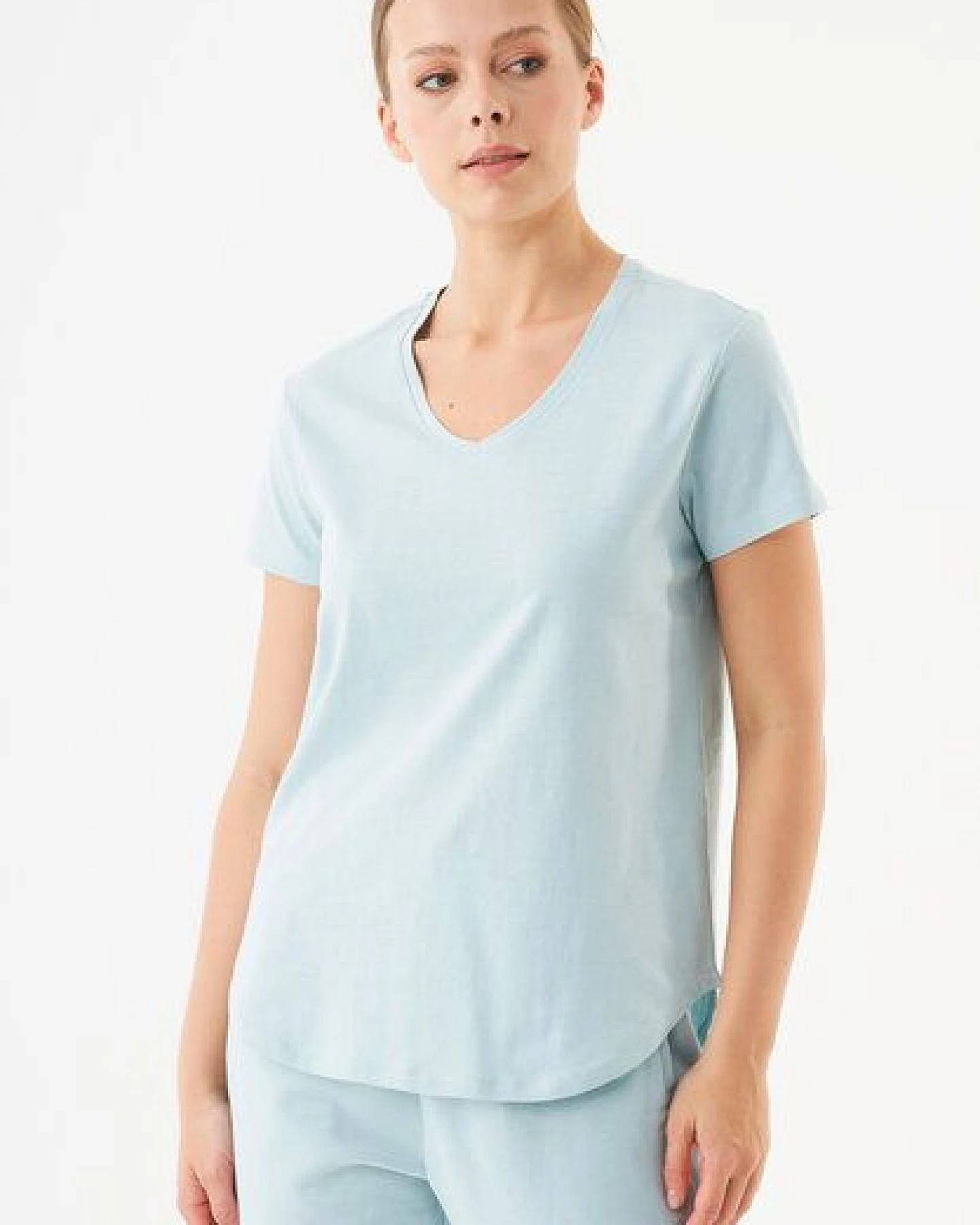 ORGANICATION ESSENTIALS-TUBA- Basic T-Shirt aus Bio-Baumwolle mit V-Ausschnitt – Ansicht 3