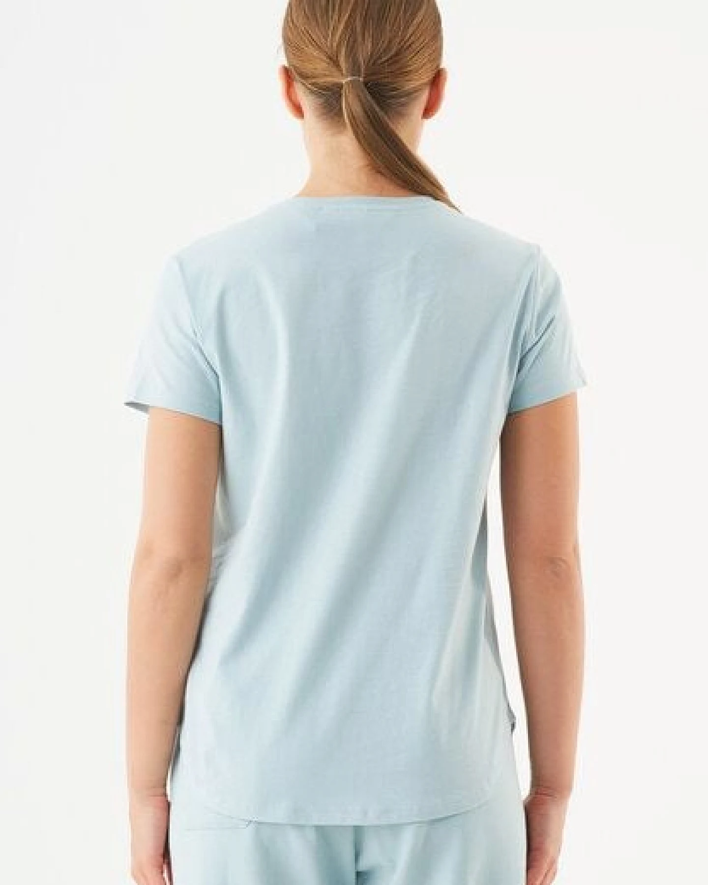 ORGANICATION ESSENTIALS-TUBA- Basic T-Shirt aus Bio-Baumwolle mit V-Ausschnitt – Ansicht 4