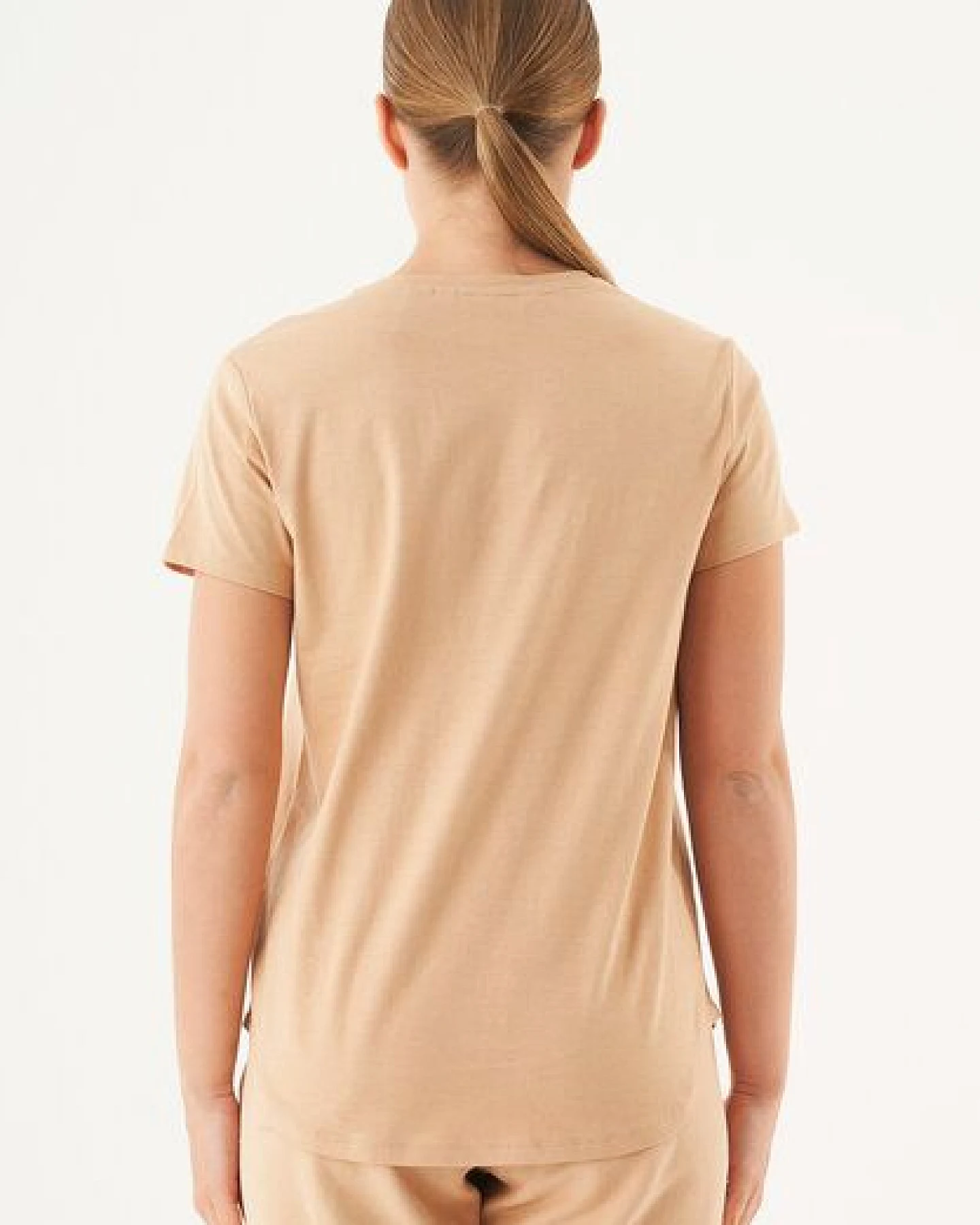 ORGANICATION ESSENTIALS-TUBA- Basic T-Shirt aus Bio-Baumwolle mit V-Ausschnitt – Ansicht 4