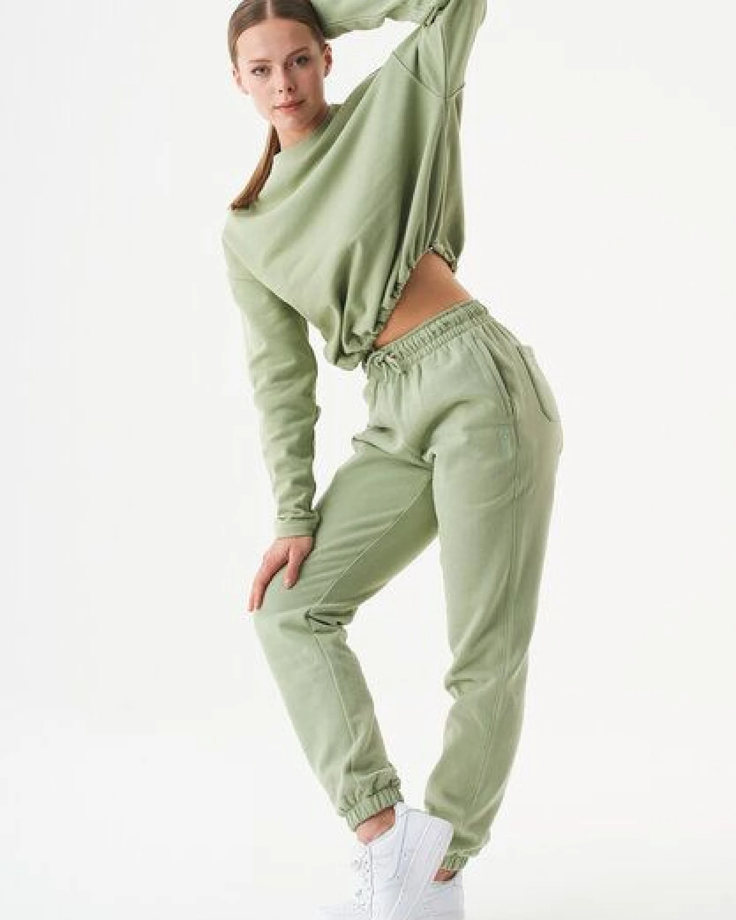 ORGANICATION ESSENTIALS-PERI- Soft Touch Sweathose aus Bio-Baumwolle – Ansicht 2