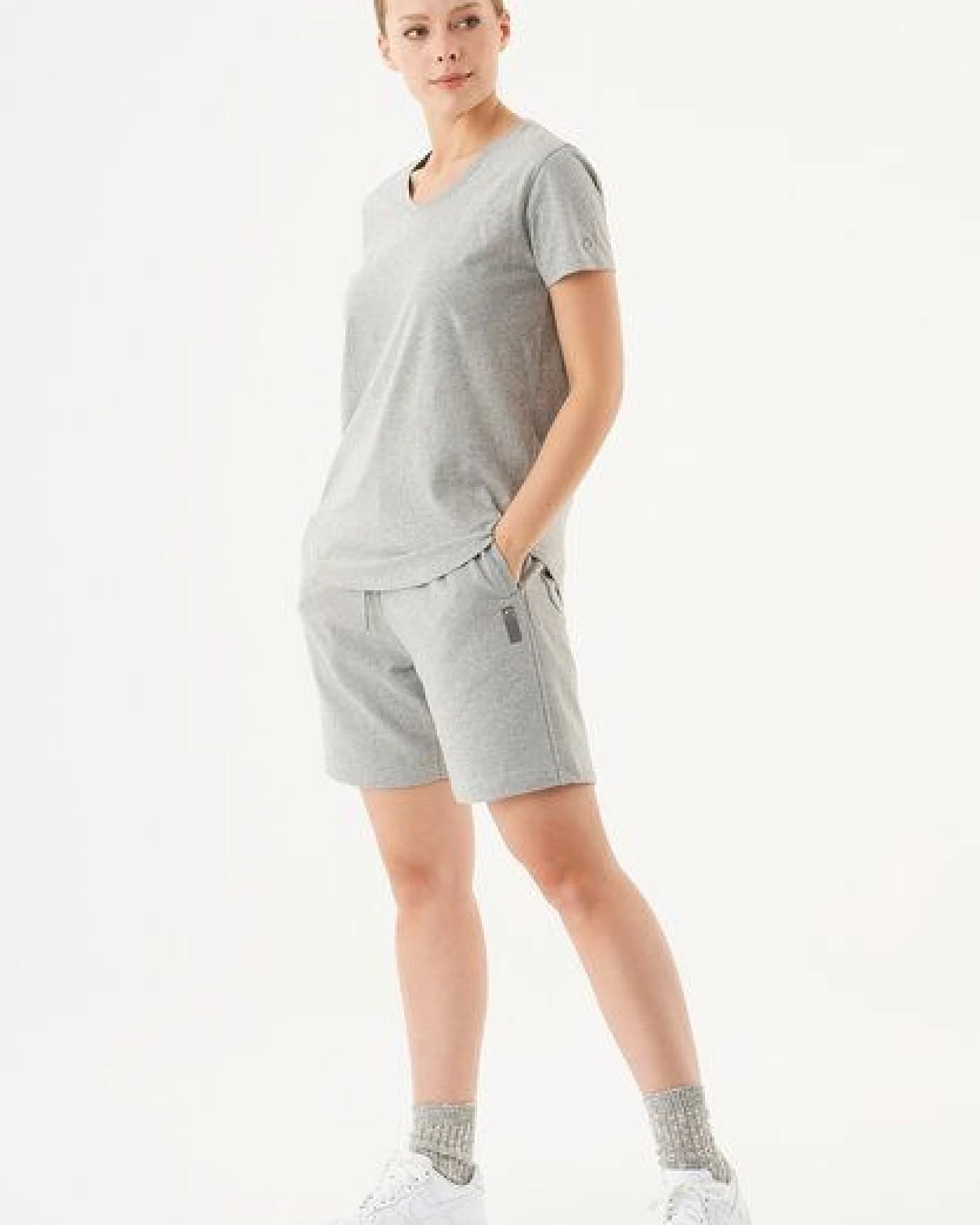 ORGANICATION Damen ESSENTIALS-SHEYMA- Shorts aus Bio-Baumwolle – Ansicht 2