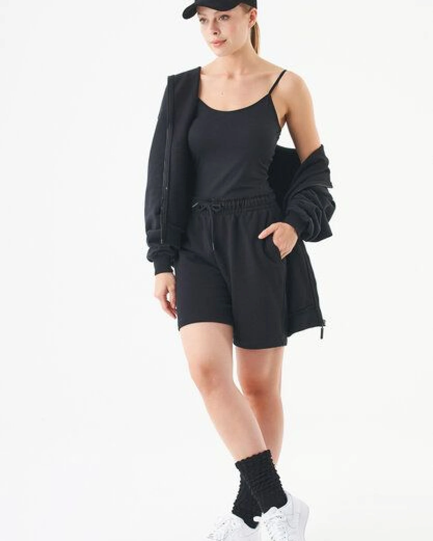 ORGANICATION Damen ESSENTIALS-SHEYMA- Shorts aus Bio-Baumwolle – Ansicht 2