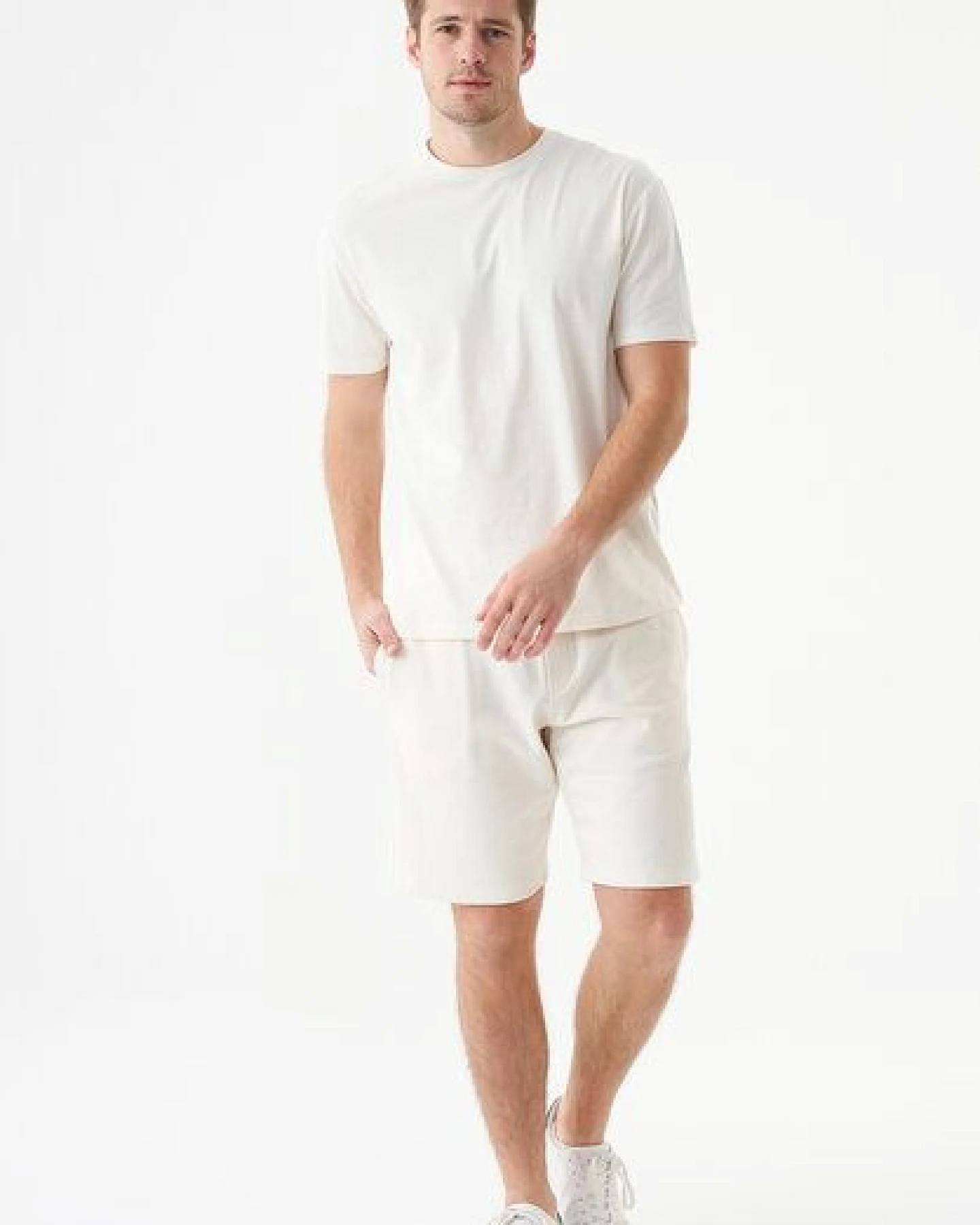 ORGANICATION ESSENTIALS-SHADI- Shorts aus Bio-Baumwolle – Ansicht 2