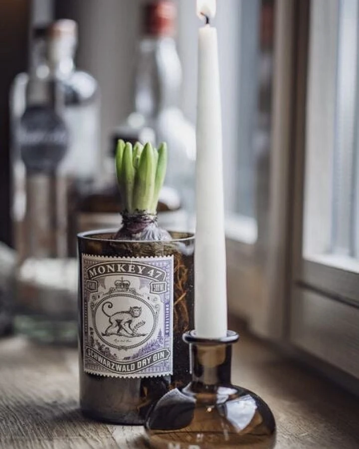 MaBe Set Kerzenständer & Vase - handgefertigtes Upcycling aus der Ginflasche mit dem Affen