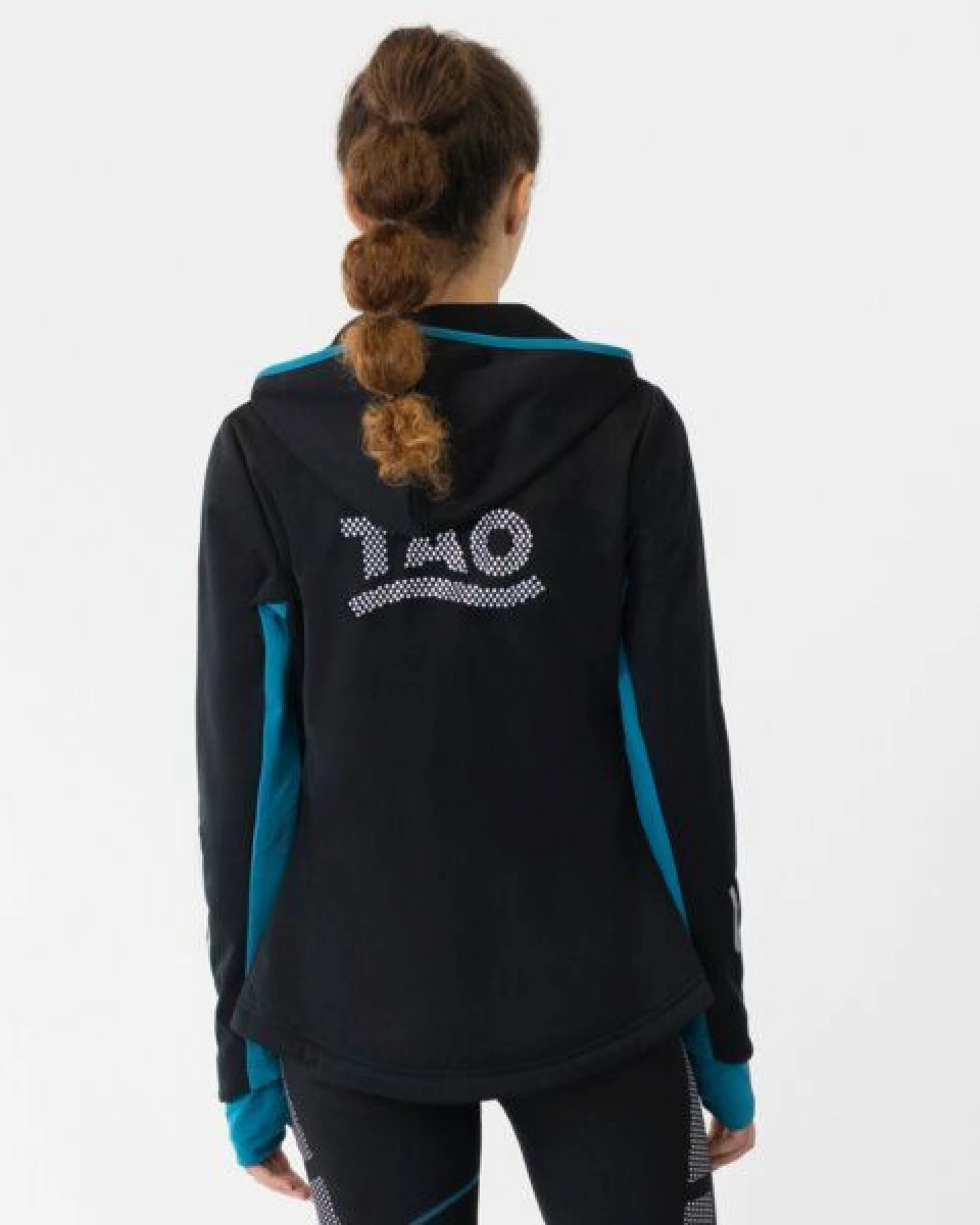 TAO Sportswear Warme, wasserdichte Damen Laufjacke BJARKA mit Kapuze und Daumenschlaufe – Ansicht 3