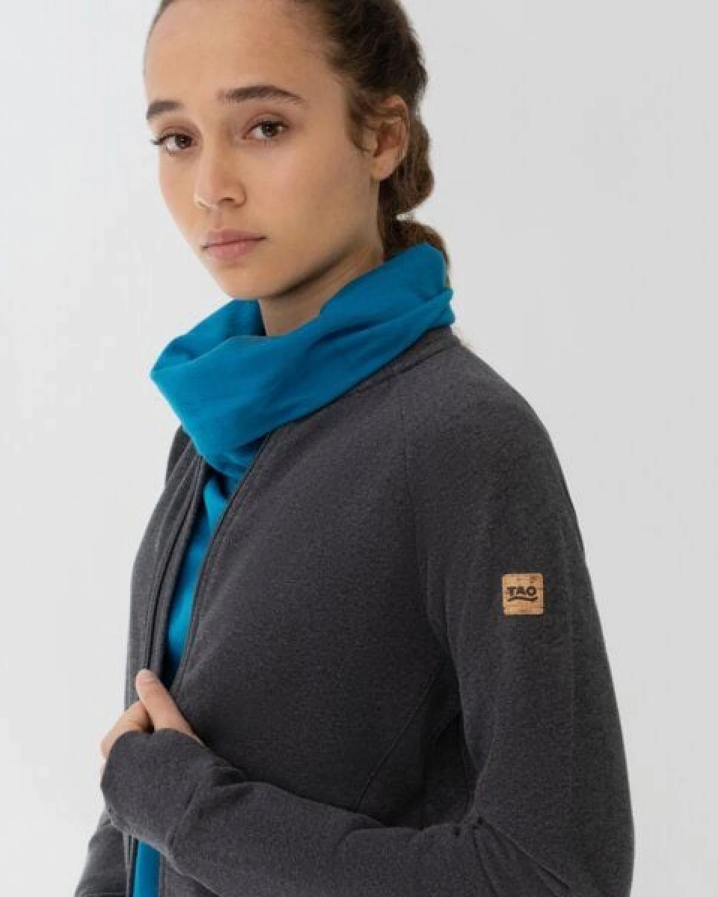 TAO Sportswear Damen Sweatjacke INGA mit Stehkragen aus Bio-Baumwolle – Ansicht 2
