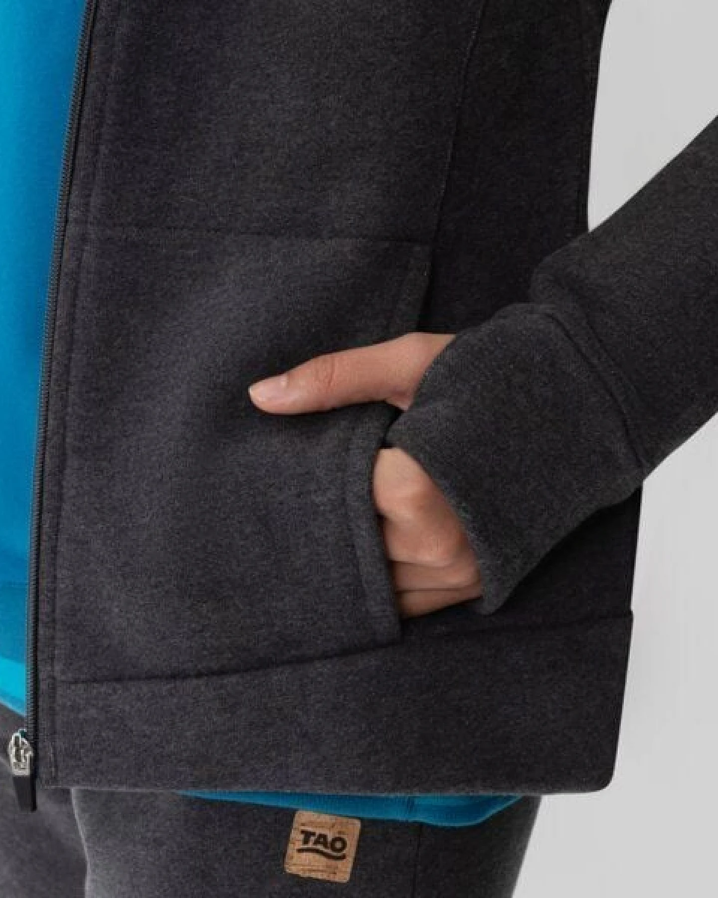 TAO Sportswear Damen Sweatjacke INGA mit Stehkragen aus Bio-Baumwolle – Ansicht 4