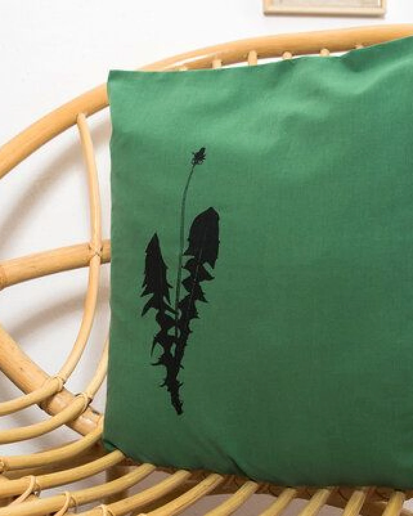 Hirschkind Bio-Kissenbezug 'Löwenzahn' grün mit schwarzem Druck 40*40 cm – Ansicht 2