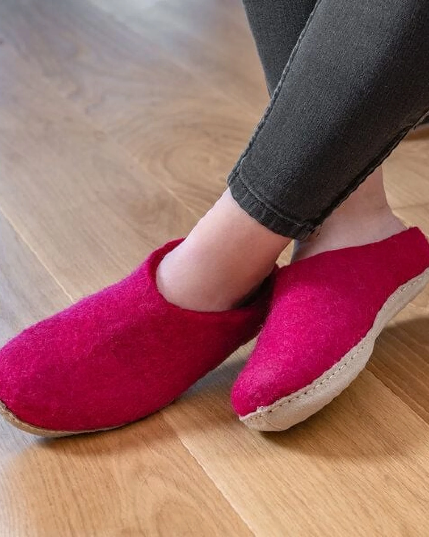 naturling Filz Damen Hausschuhe mit weicher Ledersohle – Ansicht 3