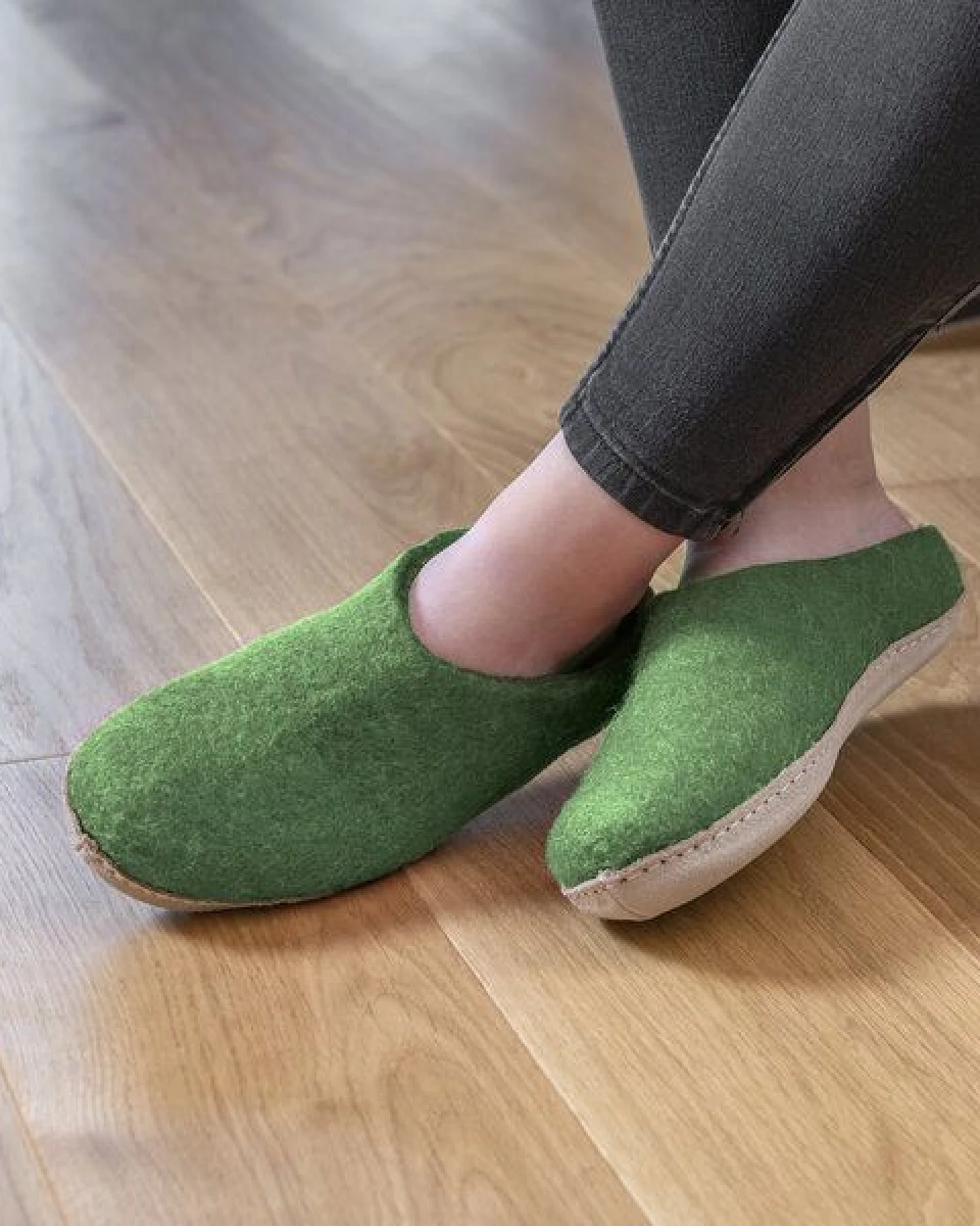 naturling Filz Damen Hausschuhe mit weicher Ledersohle – Ansicht 3