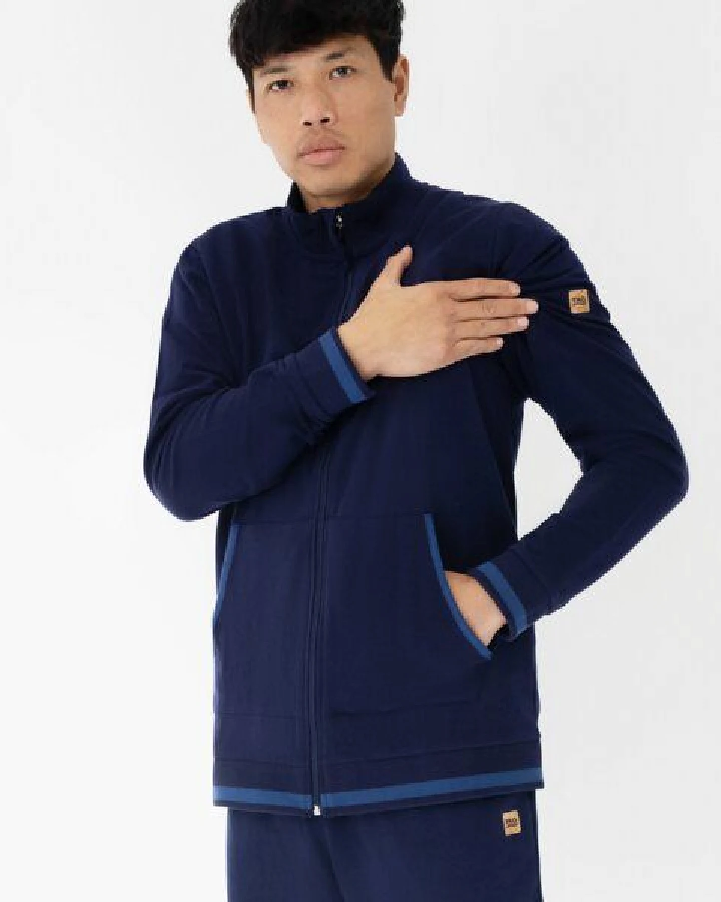 TAO Sportswear Bequeme Herren Freizeitjacke aus Bio-Baumwolle Ingo mit farblichen Akzent – Ansicht 2