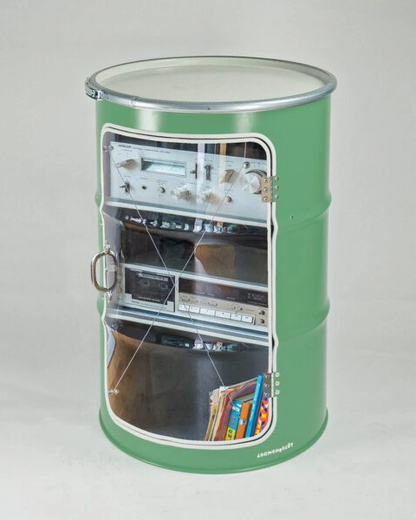 Lockengelöt HiFi Vitrine aus einem Hamburger Ölfass – Ansicht 2