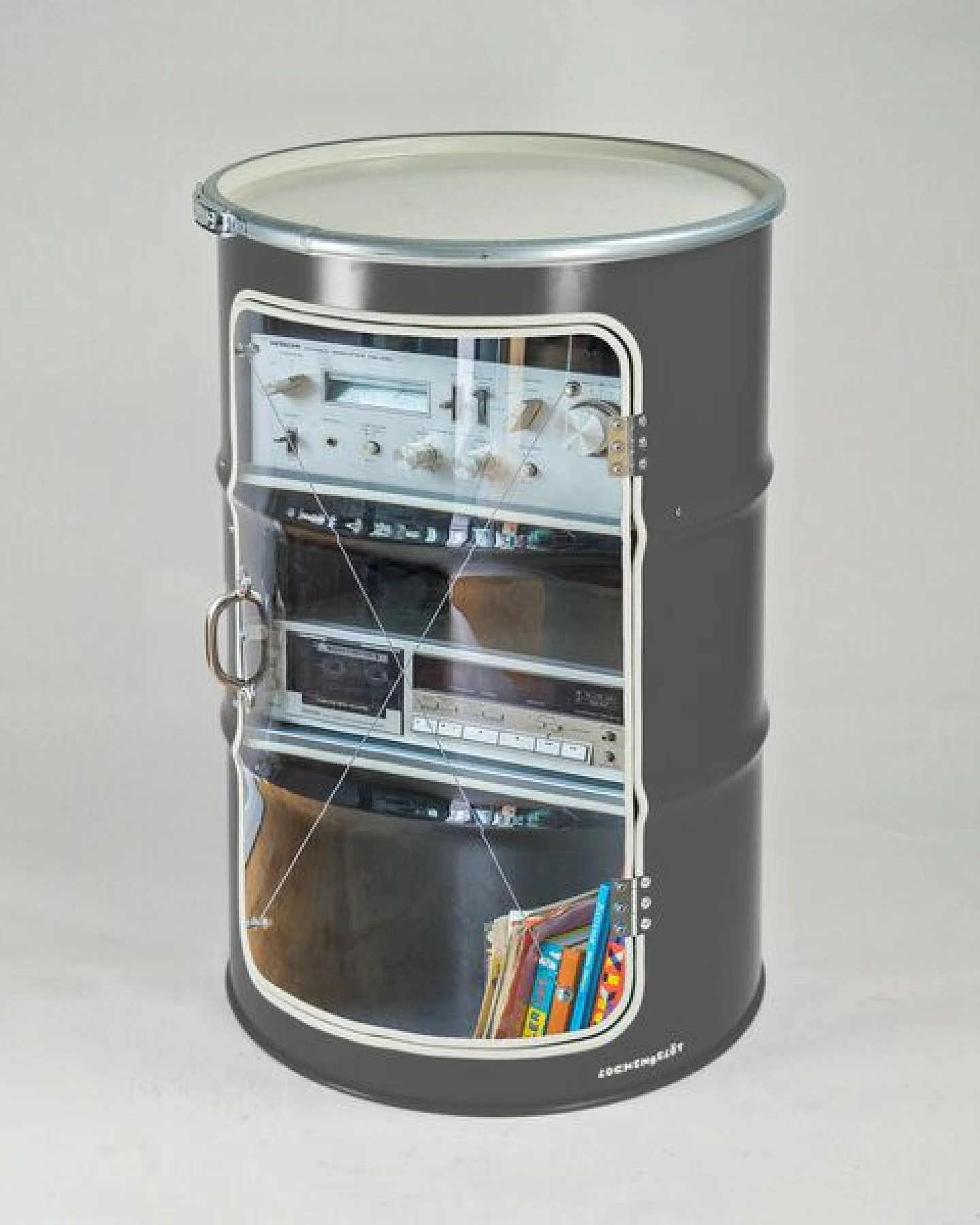 Lockengelöt HiFi Vitrine aus einem Hamburger Ölfass – Ansicht 2