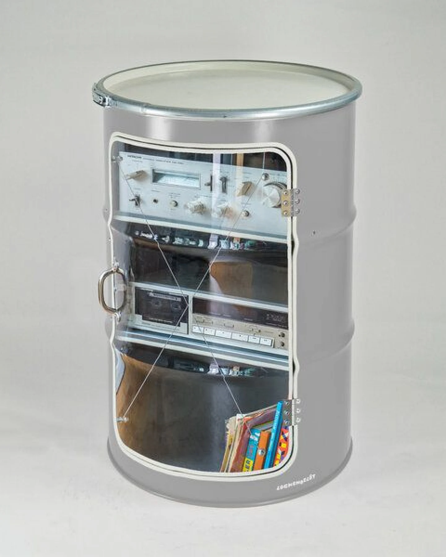 Lockengelöt HiFi Vitrine aus einem Hamburger Ölfass – Ansicht 2