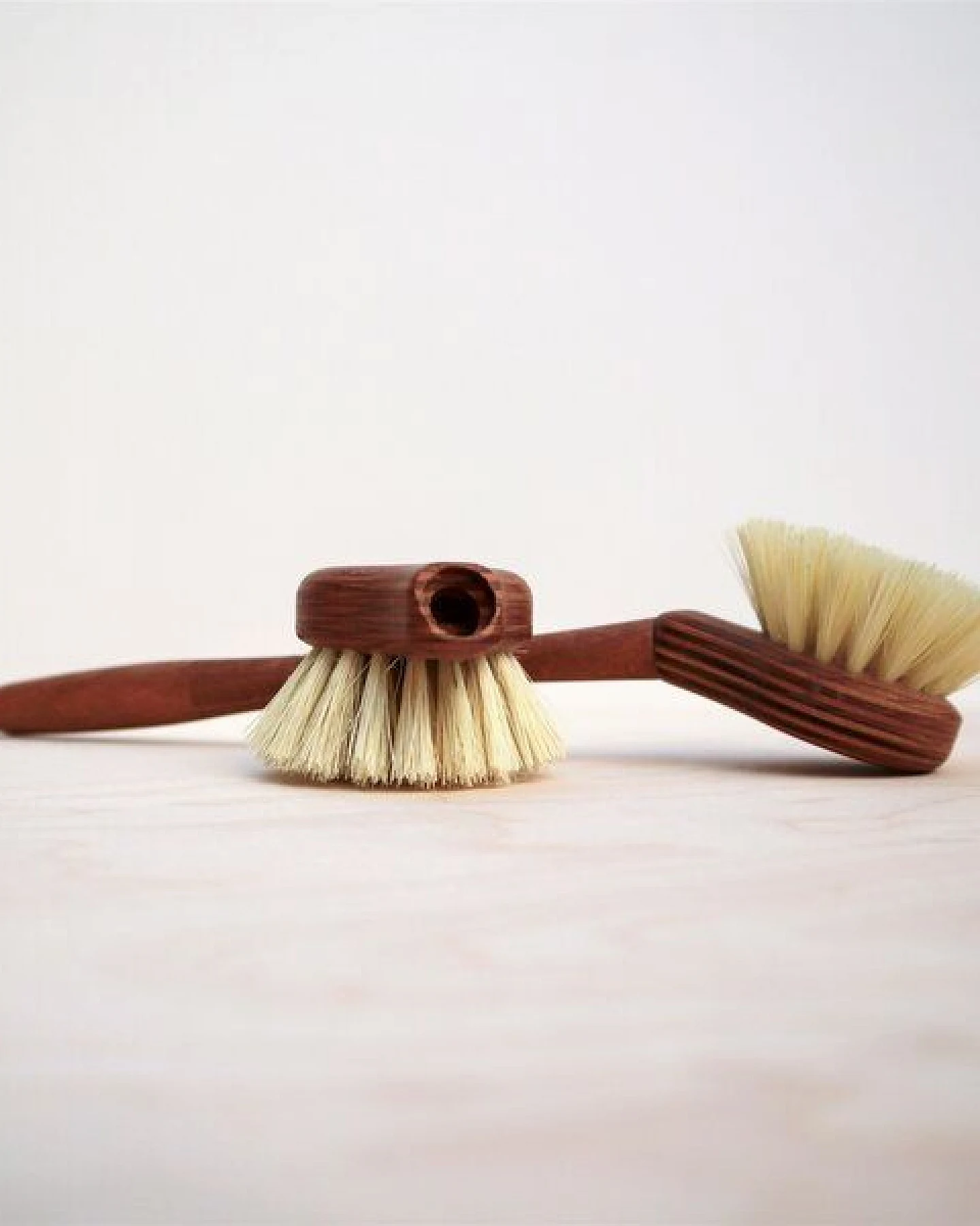Naturewaves Spülbürste aus Holz mit wechselbarem Kopf – Ansicht 2