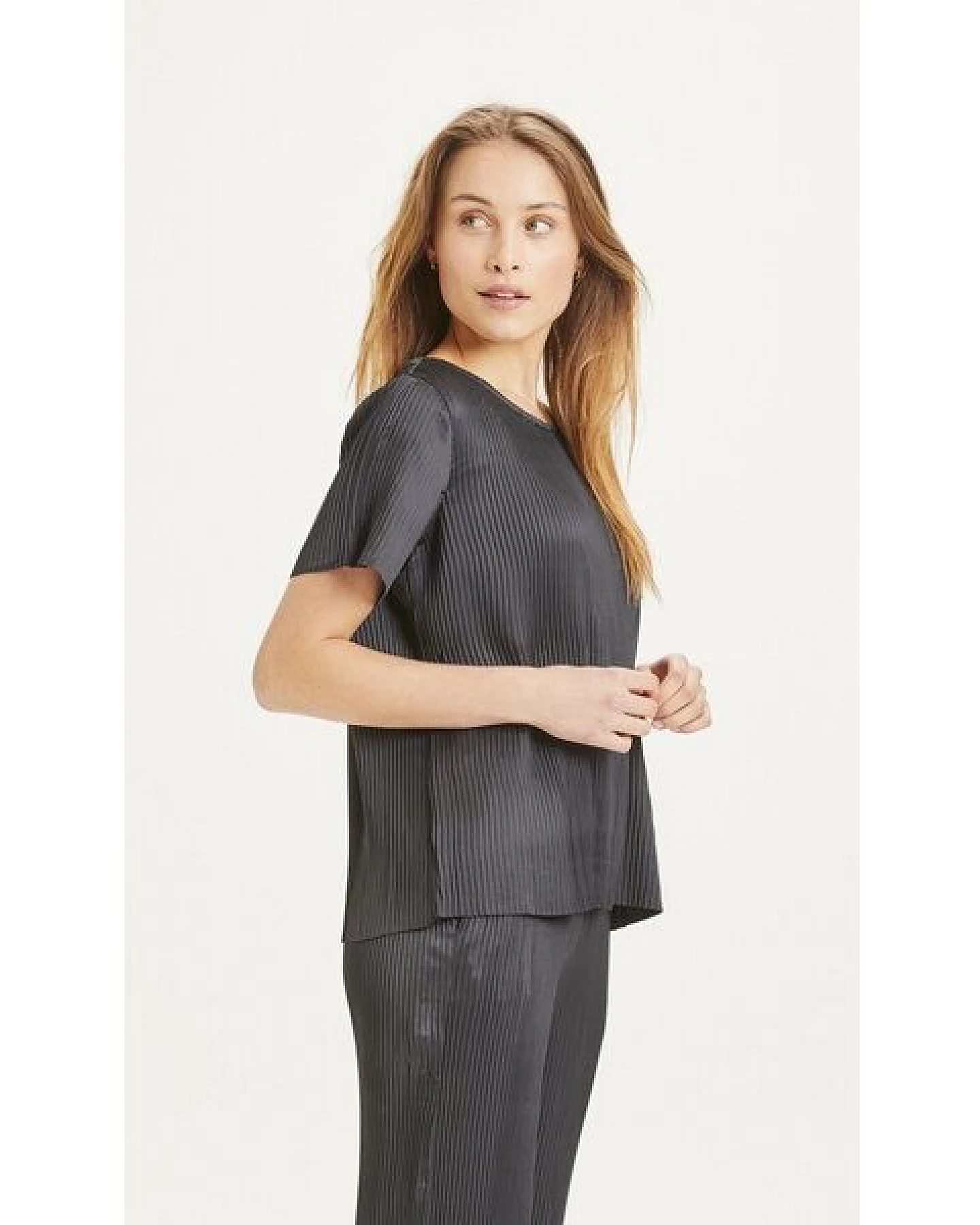 KnowledgeCotton Apparel Plisseeshirt ROSA aus recyceltem Material – Ansicht 2