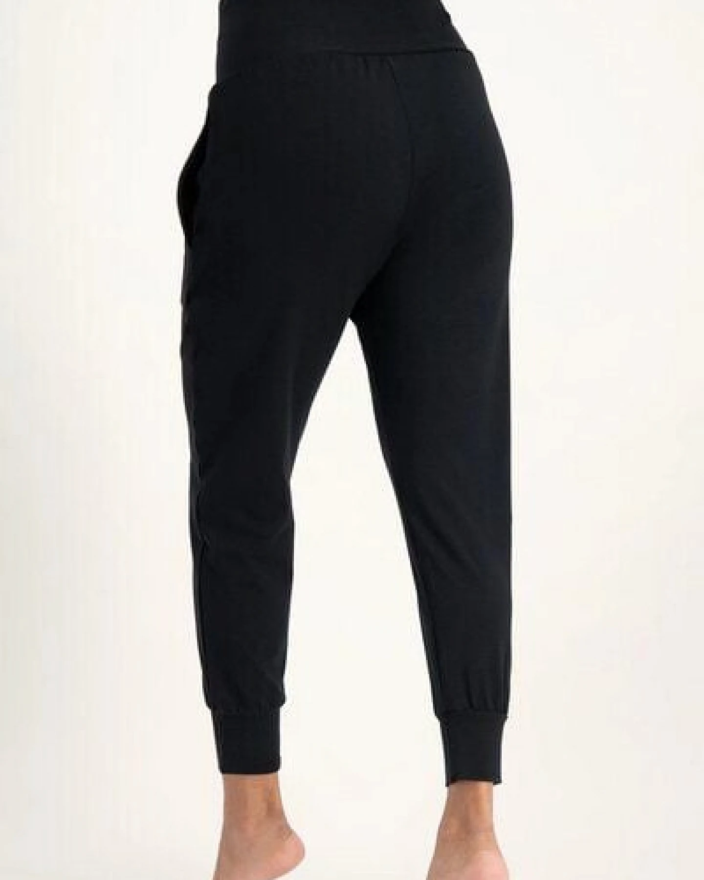 Urban Goddess Bhumi Loose Fit Yoga Hose – Ansicht 3
