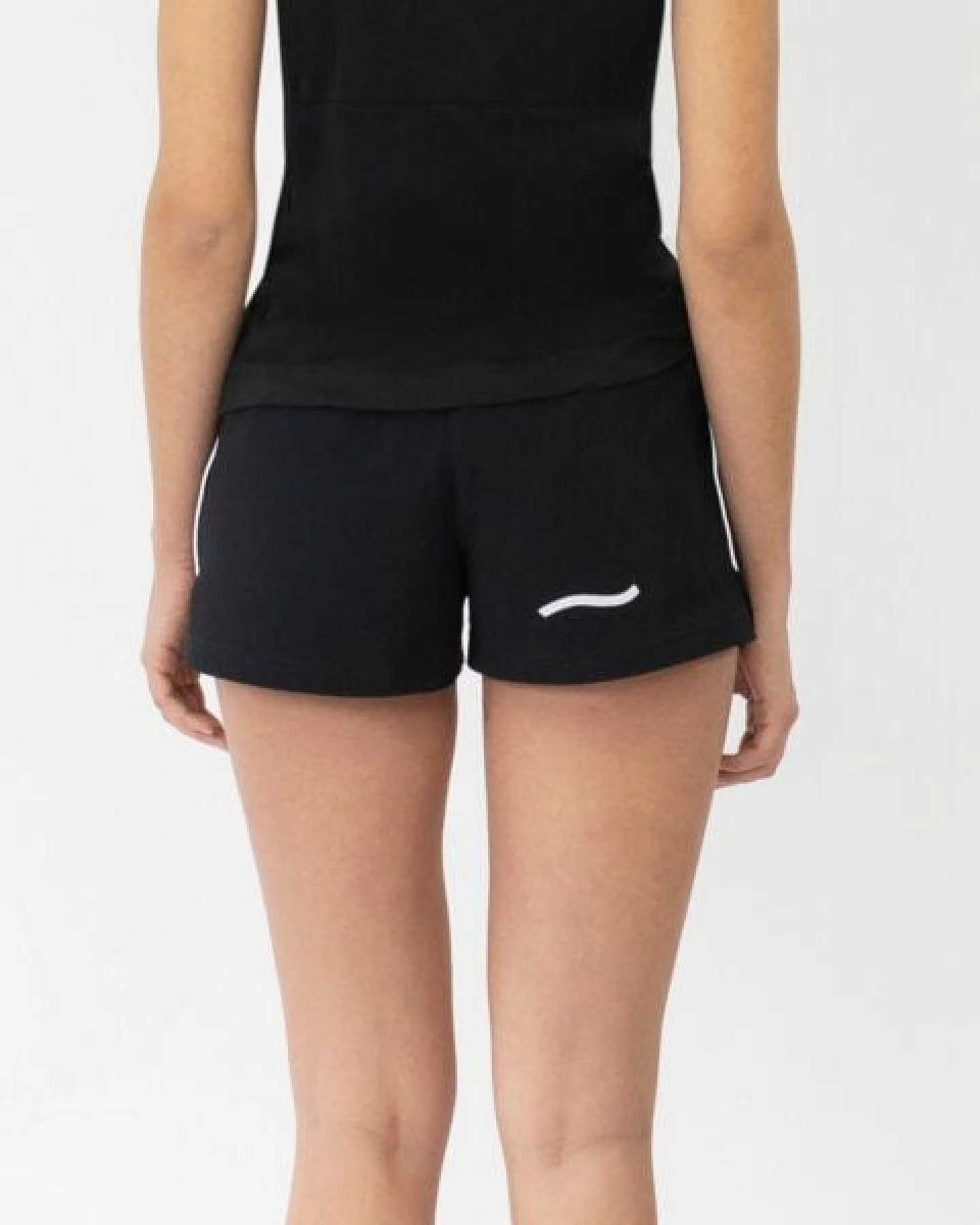 TAO Sportswear Lockere Damen Laufshort KIKE mit feststellbarer Reißverschlusstasche – Ansicht 4