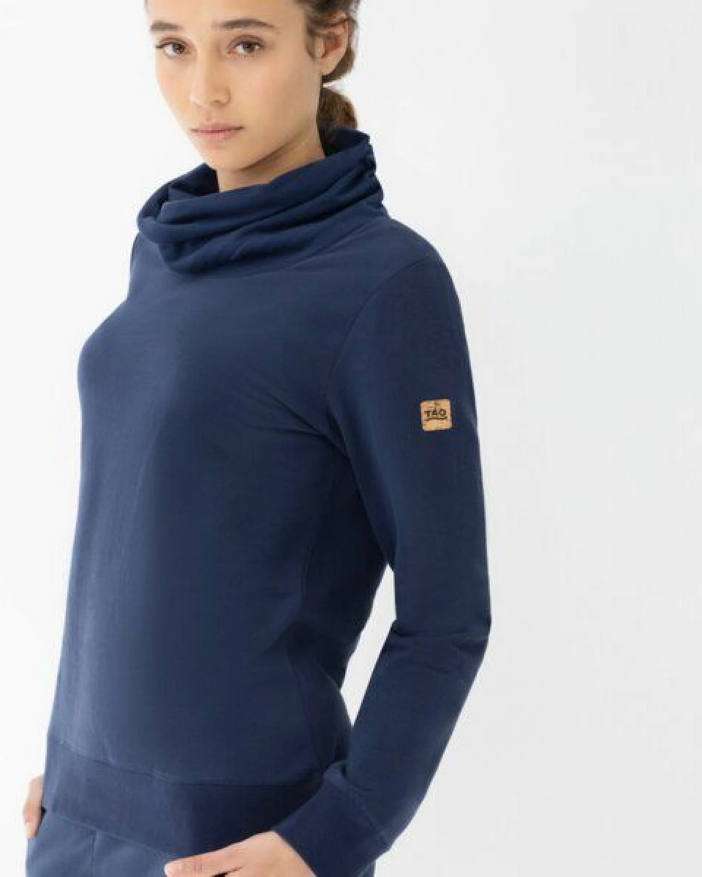 TAO Sportswear Kuscheliger Damen Hoodie COOLIA mit Stehkragen aus Bio-Baumwolle – Ansicht 3