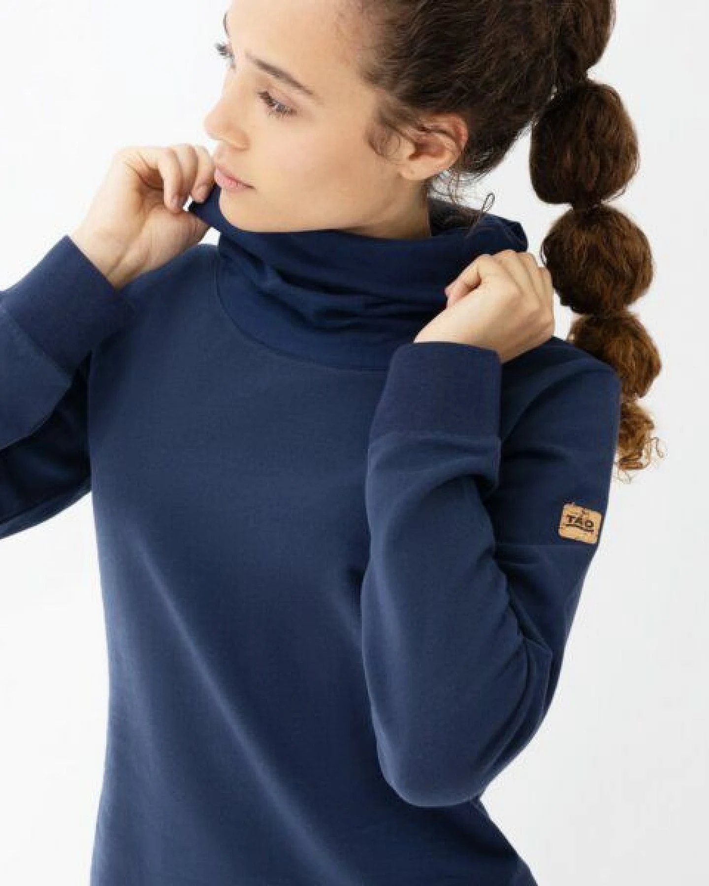 TAO Sportswear Kuscheliger Damen Hoodie COOLIA mit Stehkragen aus Bio-Baumwolle – Ansicht 2