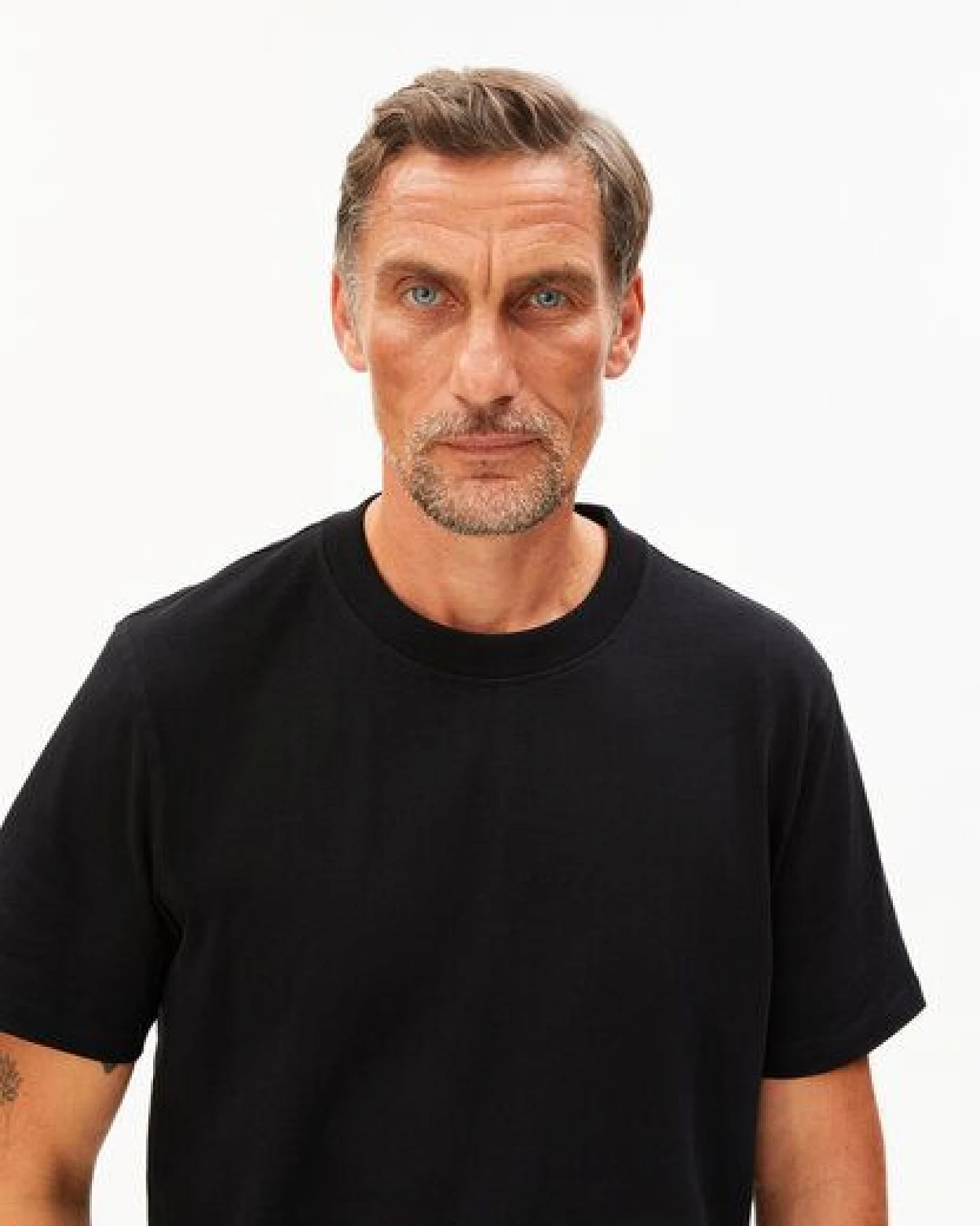 ARMEDANGELS MAARKOS Herren Heavyweight T-Shirt aus recyceltem Baumwoll Mix – Ansicht 3