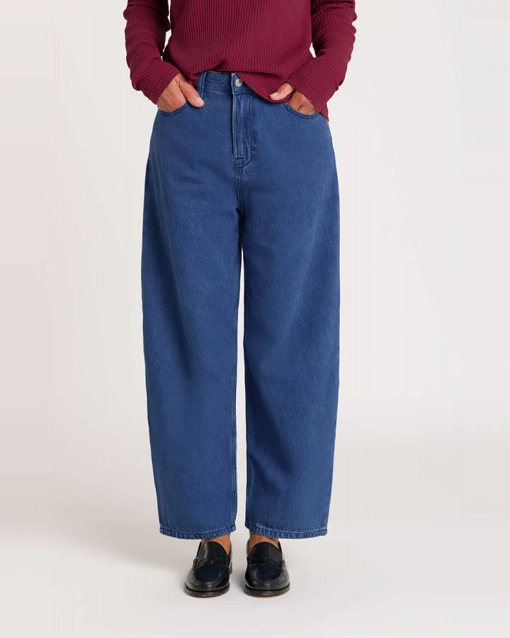 Kings of Indigo Damen vegan Jeans Unisex Leila Quennell Mid Washed Dunkelblau