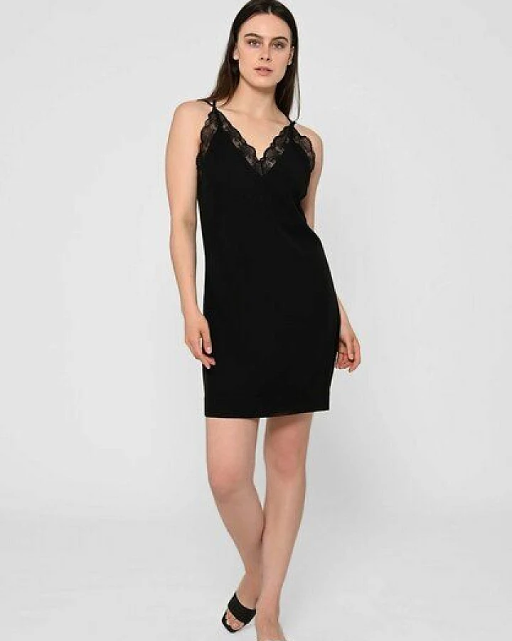 Lovjoi Dress PACAJA mit luxuriöser Spitze und Crossbackdetail