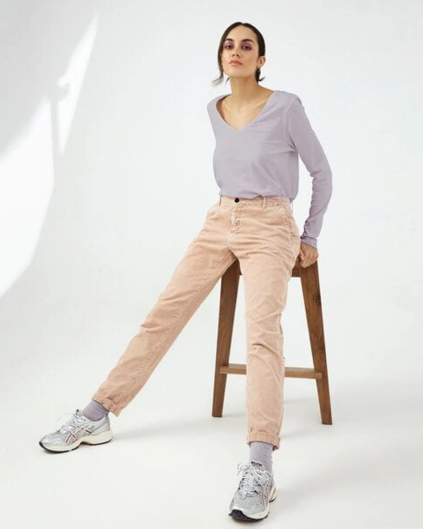 d'Els Esterella Damen V-Neck Langarm T-Shirt aus Single Jersey Bio Baumwolle – Ansicht 4