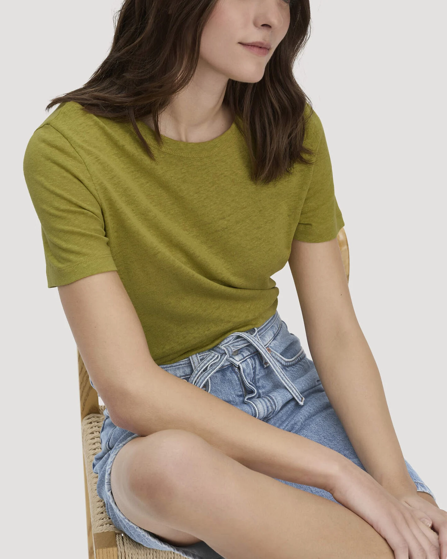 hessnatur Damen T-Shirt Relaxed aus Leinen und Bio-Baumwolle - grün - Größe 36 – Ansicht 4