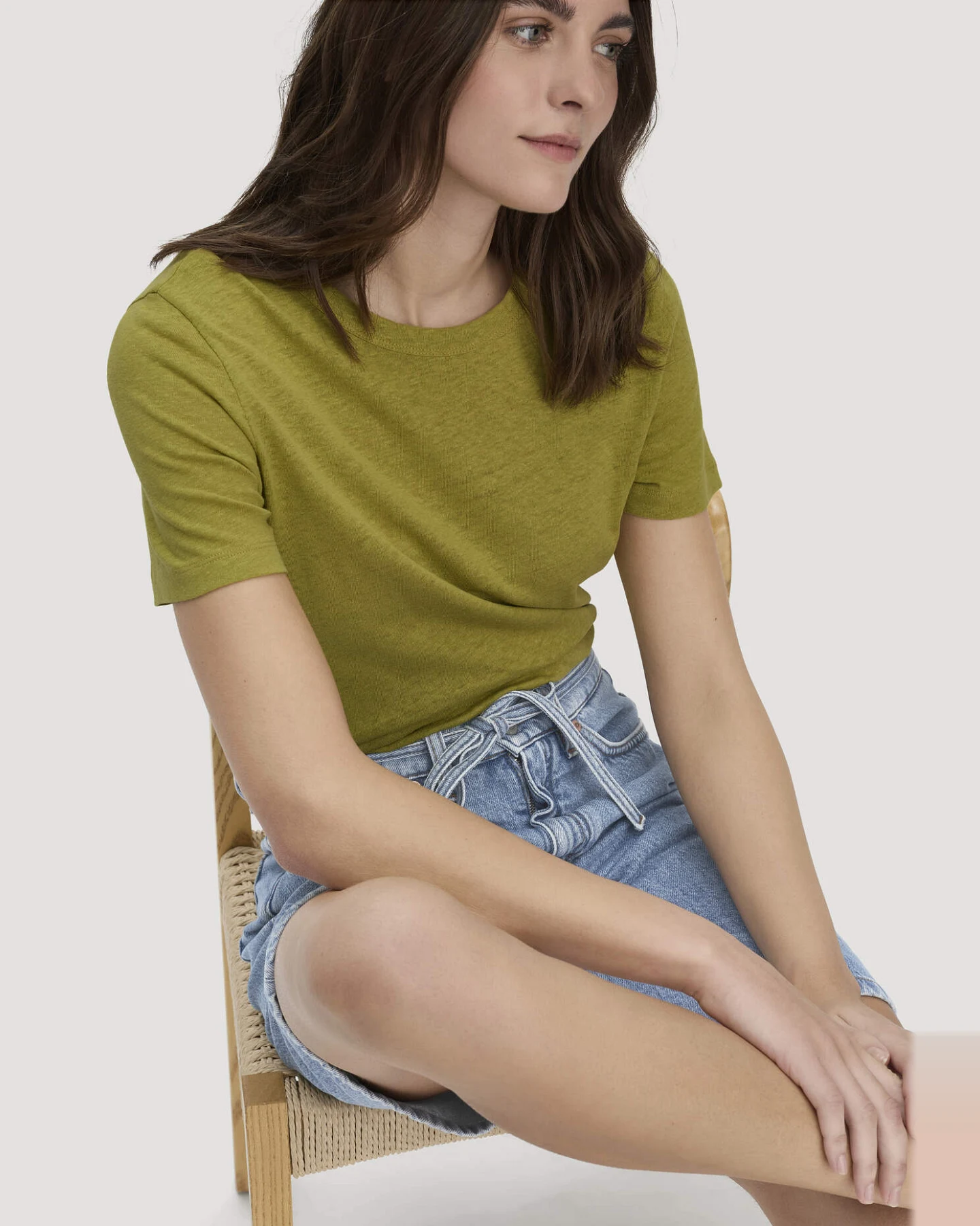 hessnatur Damen T-Shirt Relaxed aus Leinen und Bio-Baumwolle - grün - Größe 48 – Ansicht 4