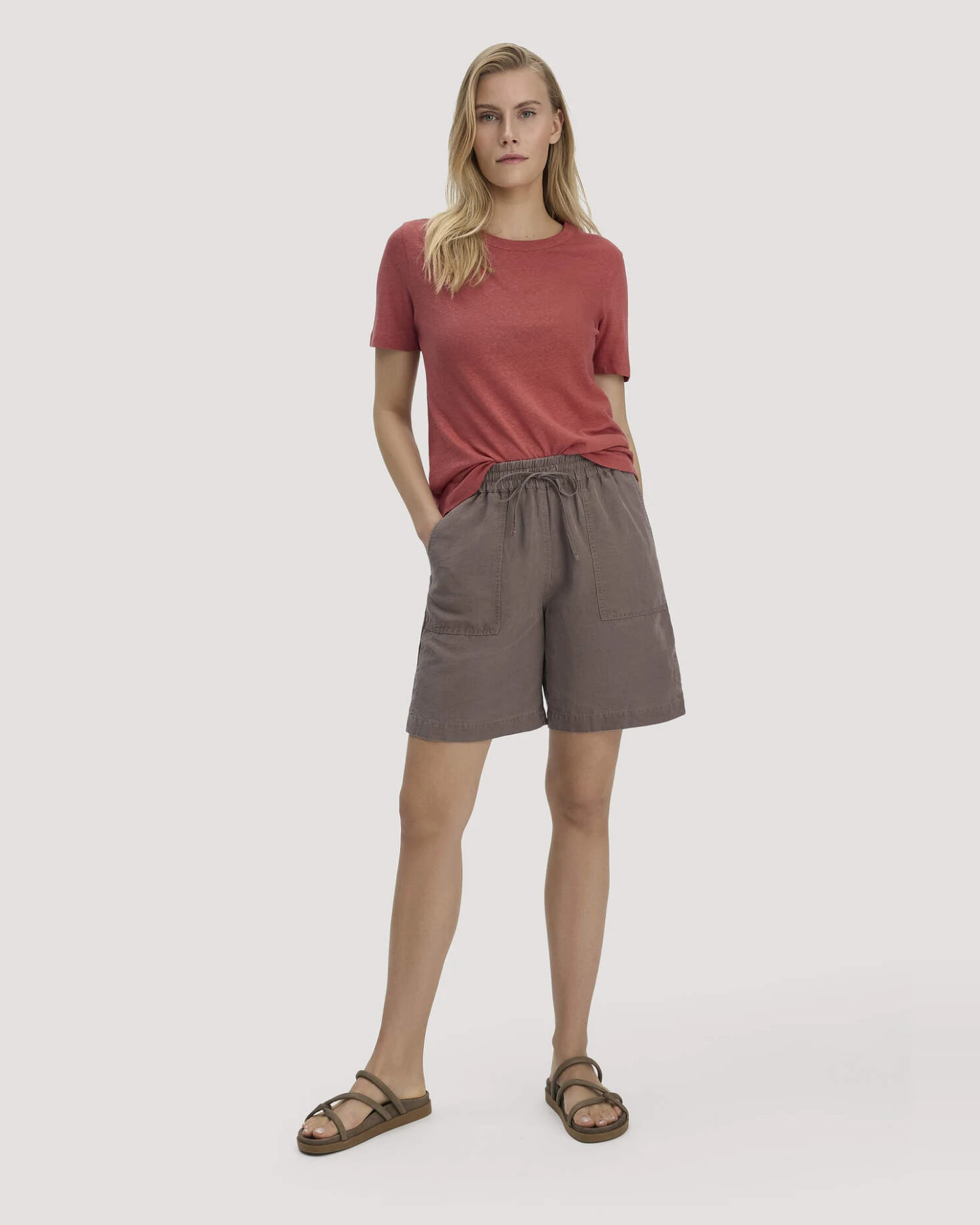 hessnatur Damen T-Shirt Relaxed aus Leinen und Bio-Baumwolle - braun - Größe 34 – Ansicht 2