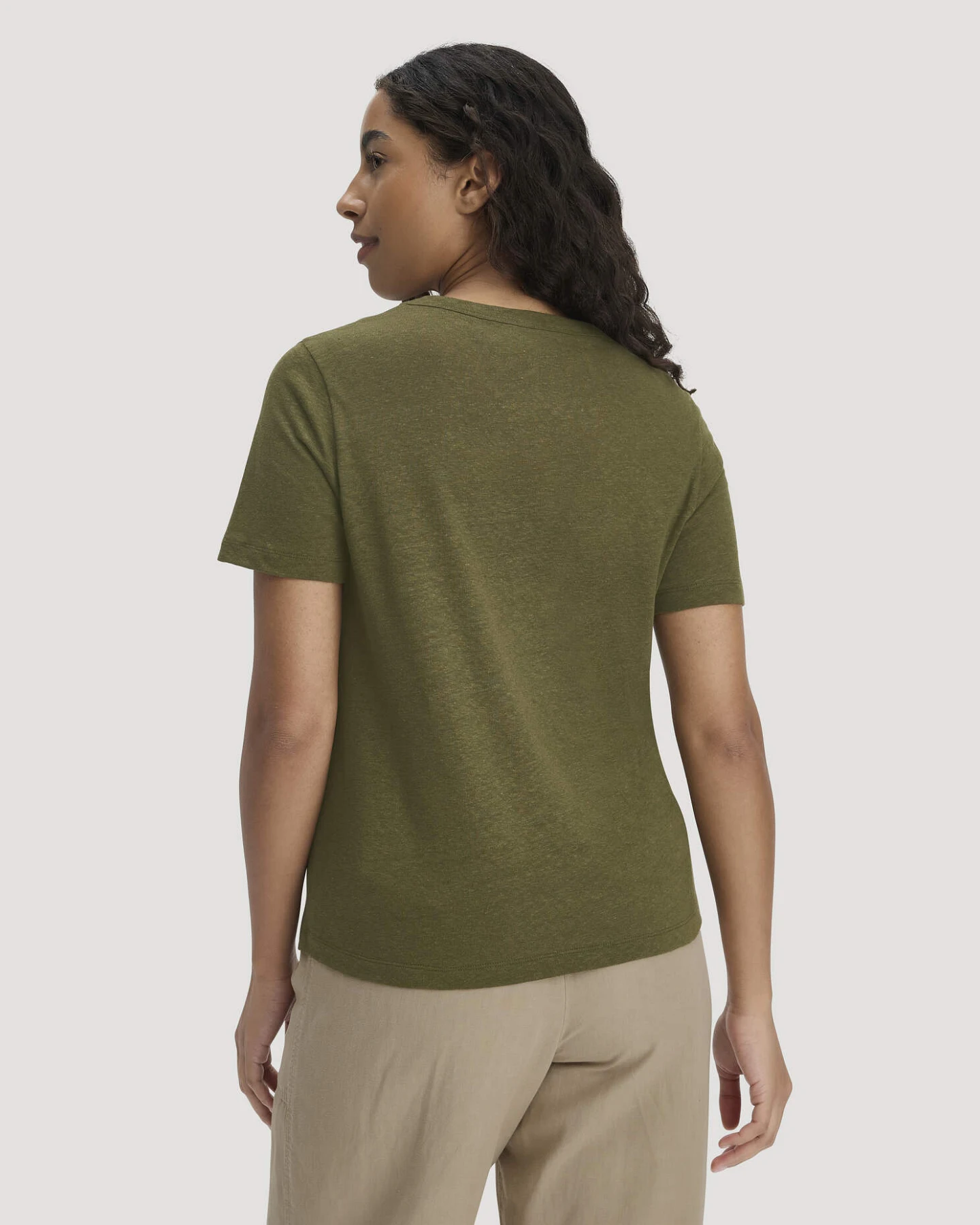 hessnatur Damen T-Shirt Relaxed aus Leinen und Bio-Baumwolle - grün - Größe 40 – Ansicht 3