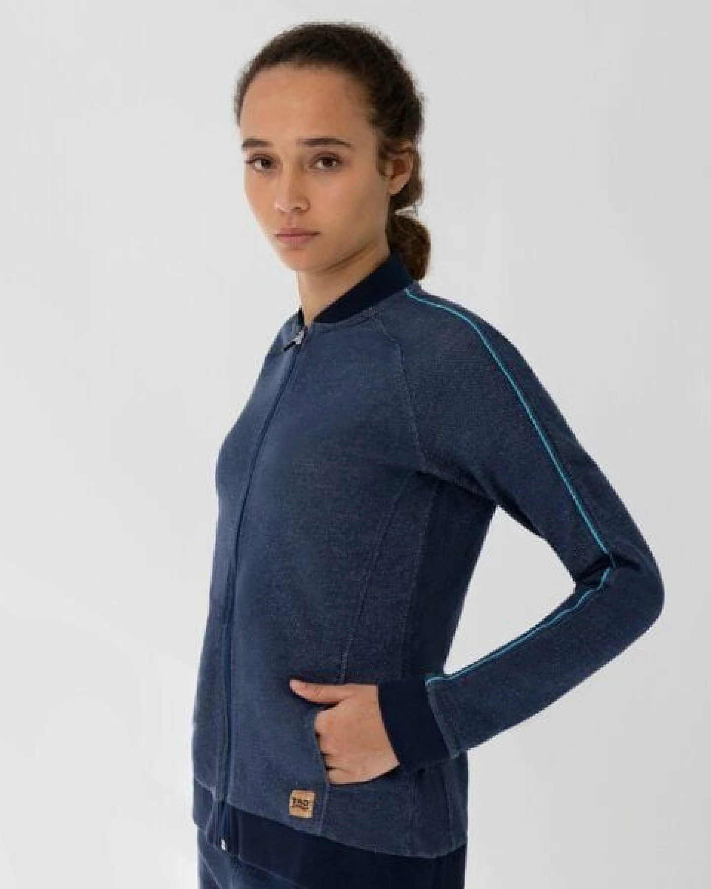 TAO Sportswear Taillierte Damen Bio-Baumwolljacke FRITZI mit Stehkragen – Ansicht 2
