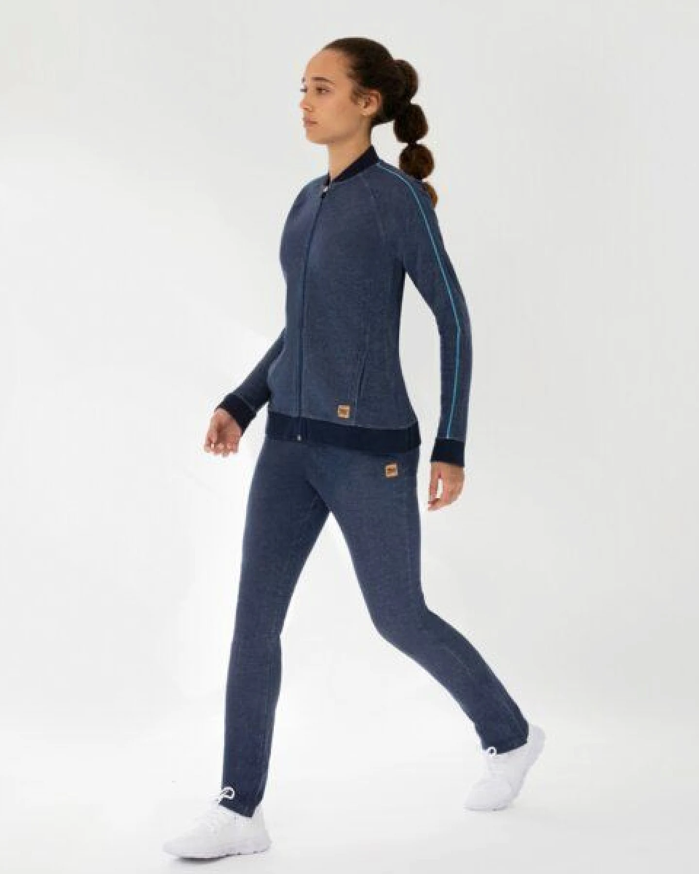 TAO Sportswear Lange Damen Jogginghose FLEUR aus Bio-Baumwolle – Ansicht 2