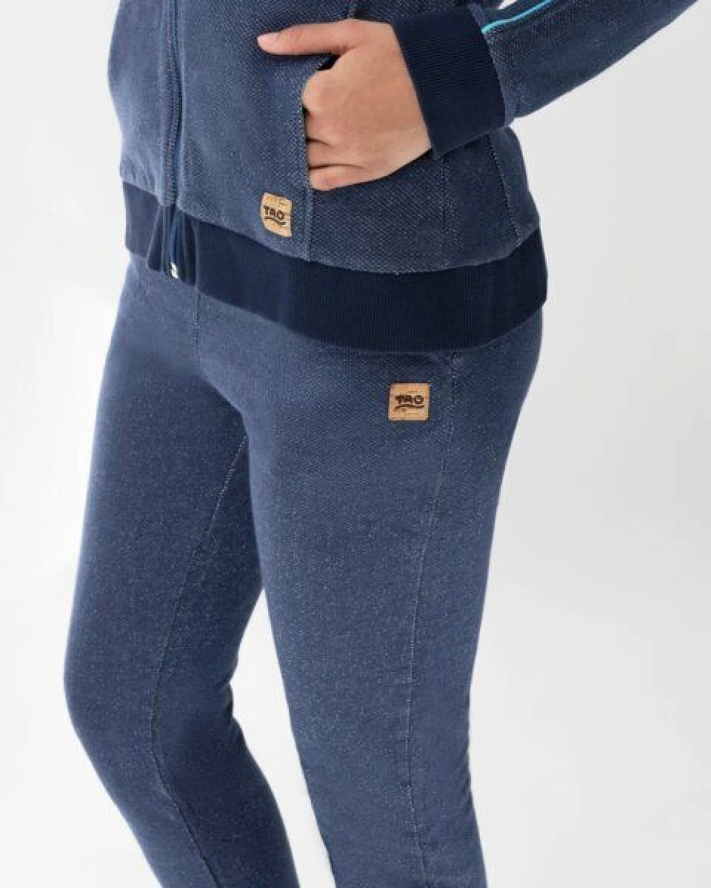 TAO Sportswear Lange Damen Jogginghose FLEUR aus Bio-Baumwolle – Ansicht 3