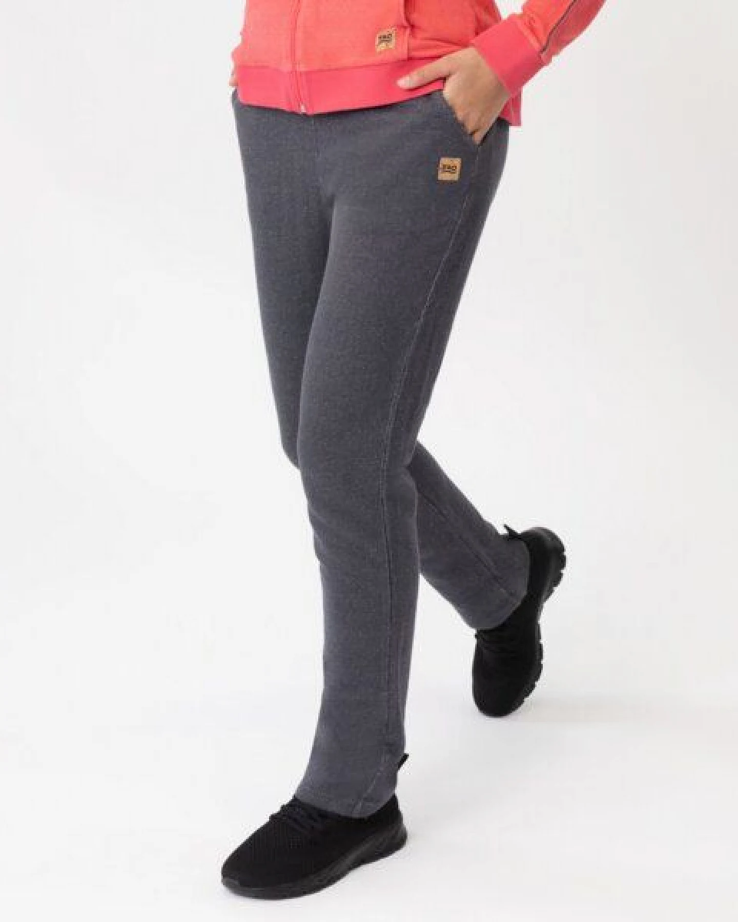 TAO Sportswear Lange Damen Jogginghose FLEUR aus Bio-Baumwolle – Ansicht 2