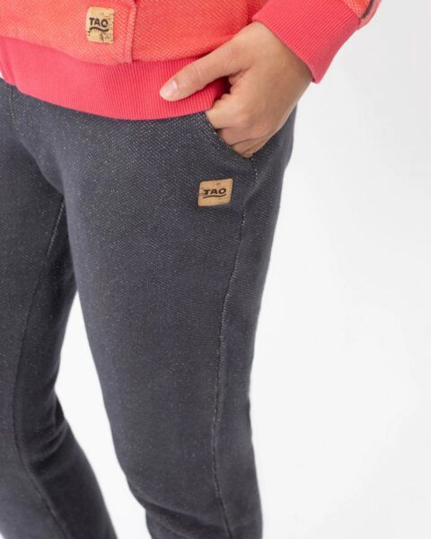 TAO Sportswear Lange Damen Jogginghose FLEUR aus Bio-Baumwolle – Ansicht 4