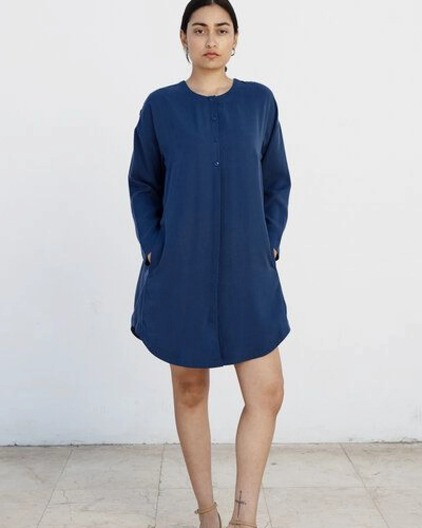 Studio Hertzberg OVERSIZE HEMDBLUSENKLEID "FII-NE" AUS TENCEL – Ansicht 4