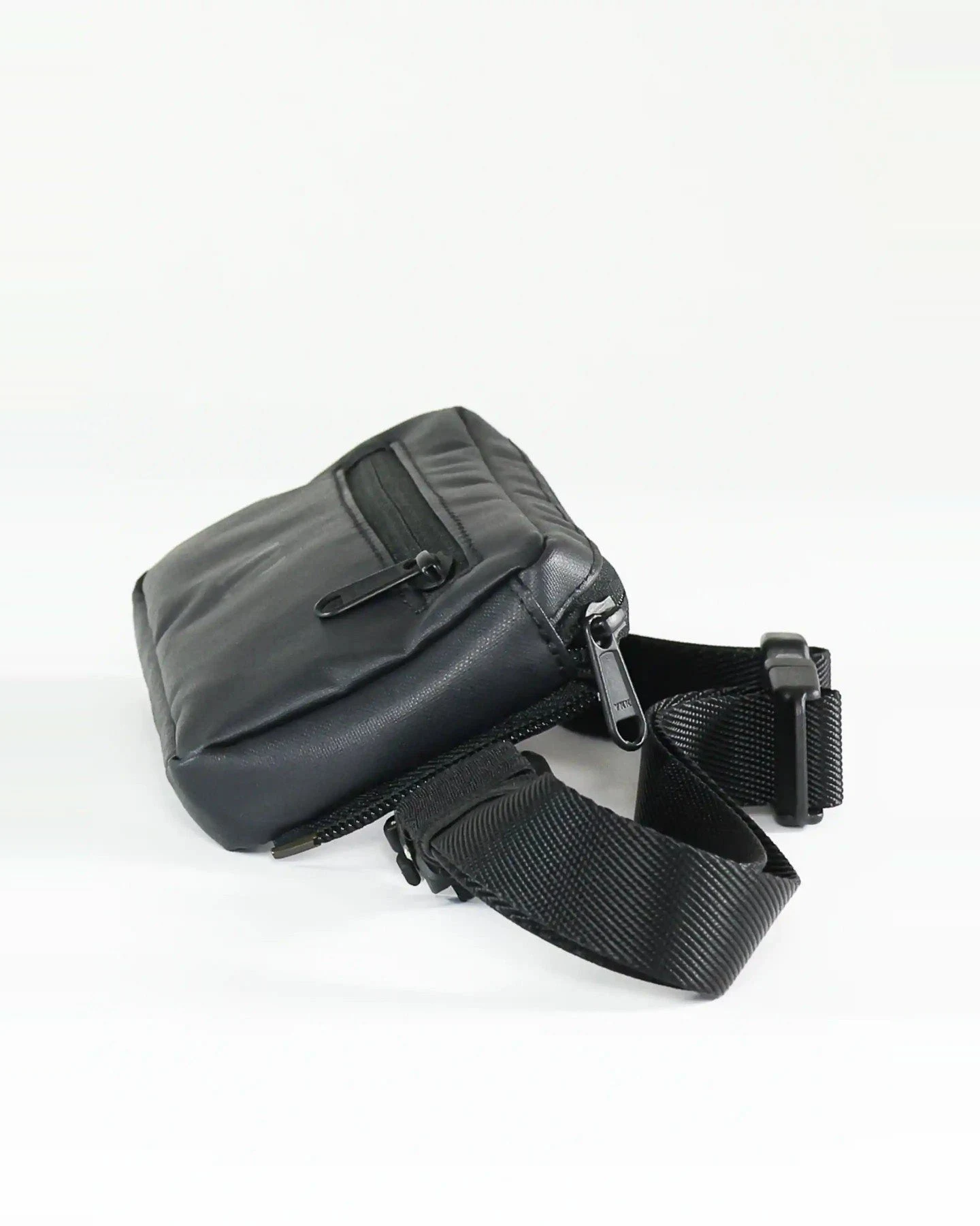 Tasche Sling Mini Sleek Black – Ansicht 3
