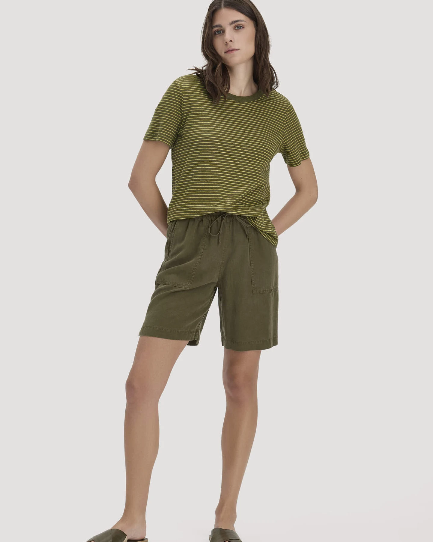 hessnatur Damen Streifen T-Shirt Relaxed aus Leinen mit Bio-Baumwolle - grün - Größe 34 – Ansicht 2