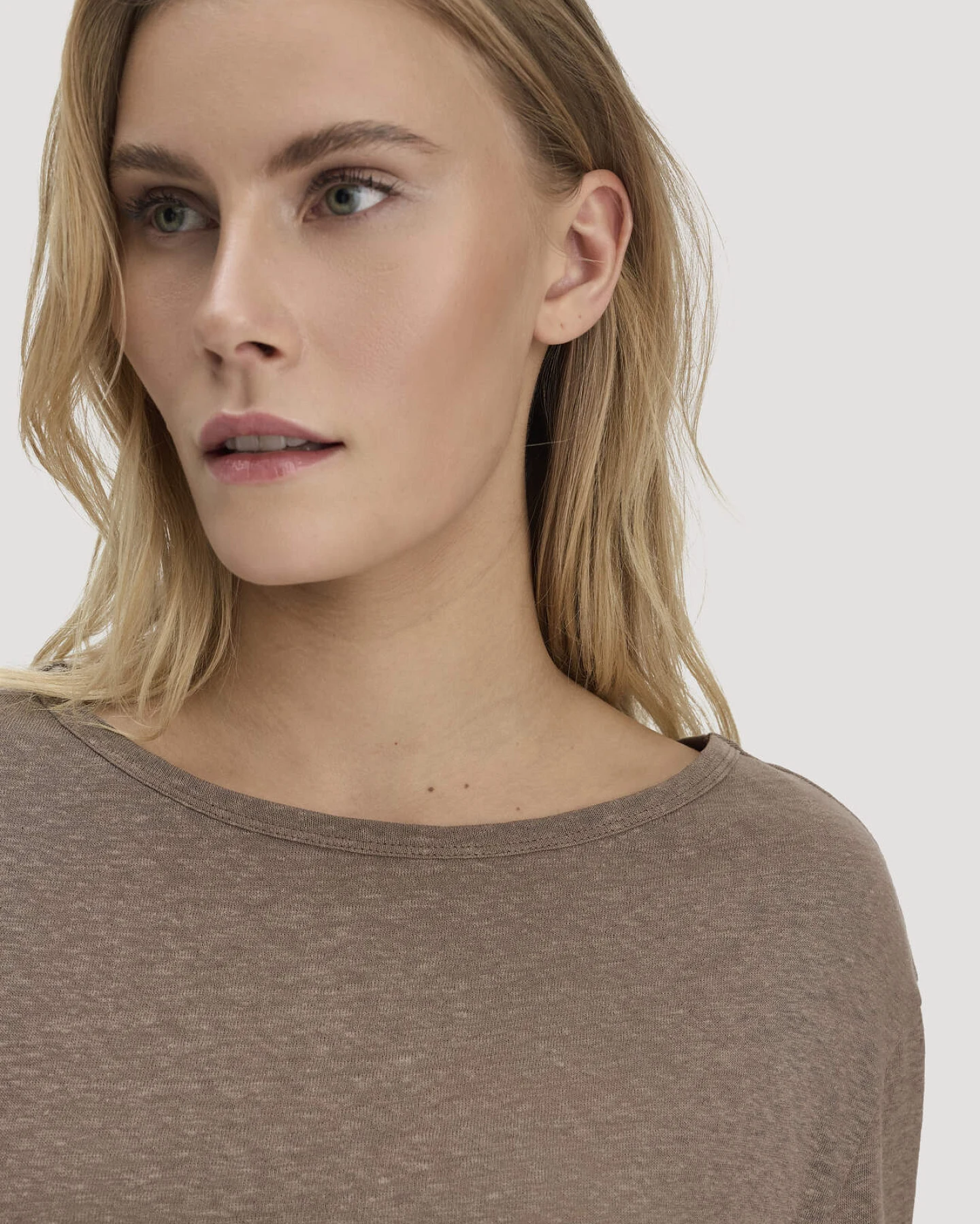 hessnatur Damen Longsleeve Relaxed aus Leinen mit reiner Bio-Baumwolle - braun - Größe 46 – Ansicht 4