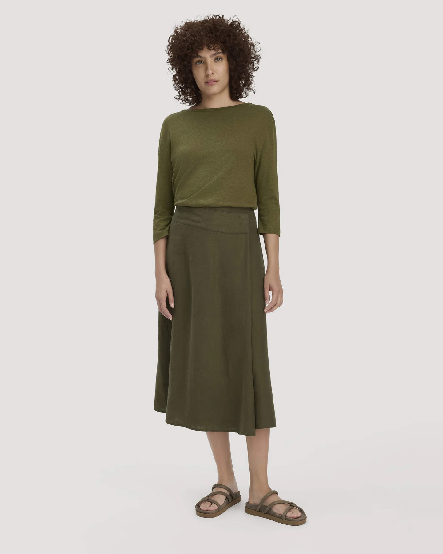 hessnatur Damen Longsleeve Relaxed aus Leinen mit reiner Bio-Baumwolle - grün - Größe 42 – Ansicht 2