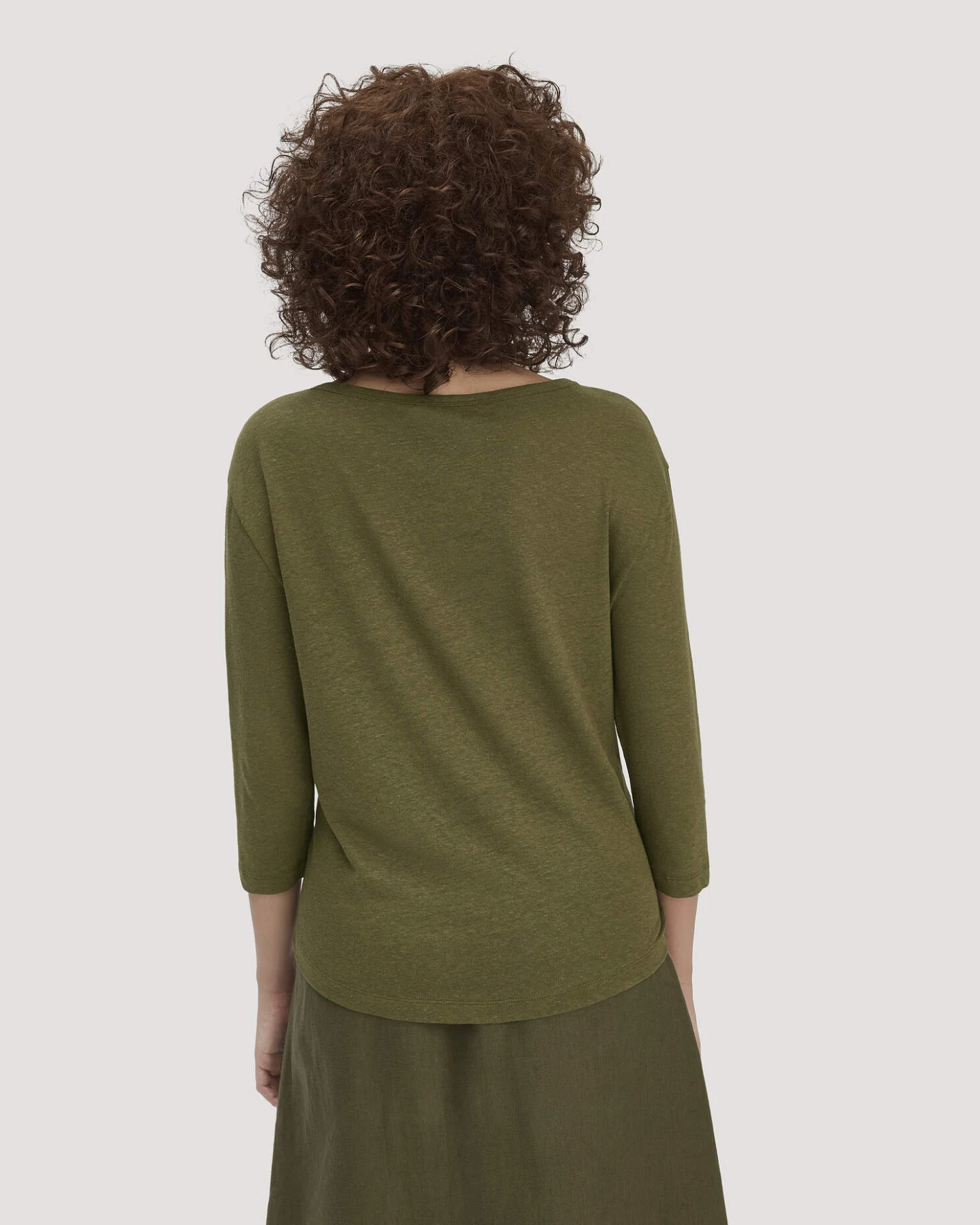hessnatur Damen Longsleeve Relaxed aus Leinen mit reiner Bio-Baumwolle - grün - Größe 44 – Ansicht 3