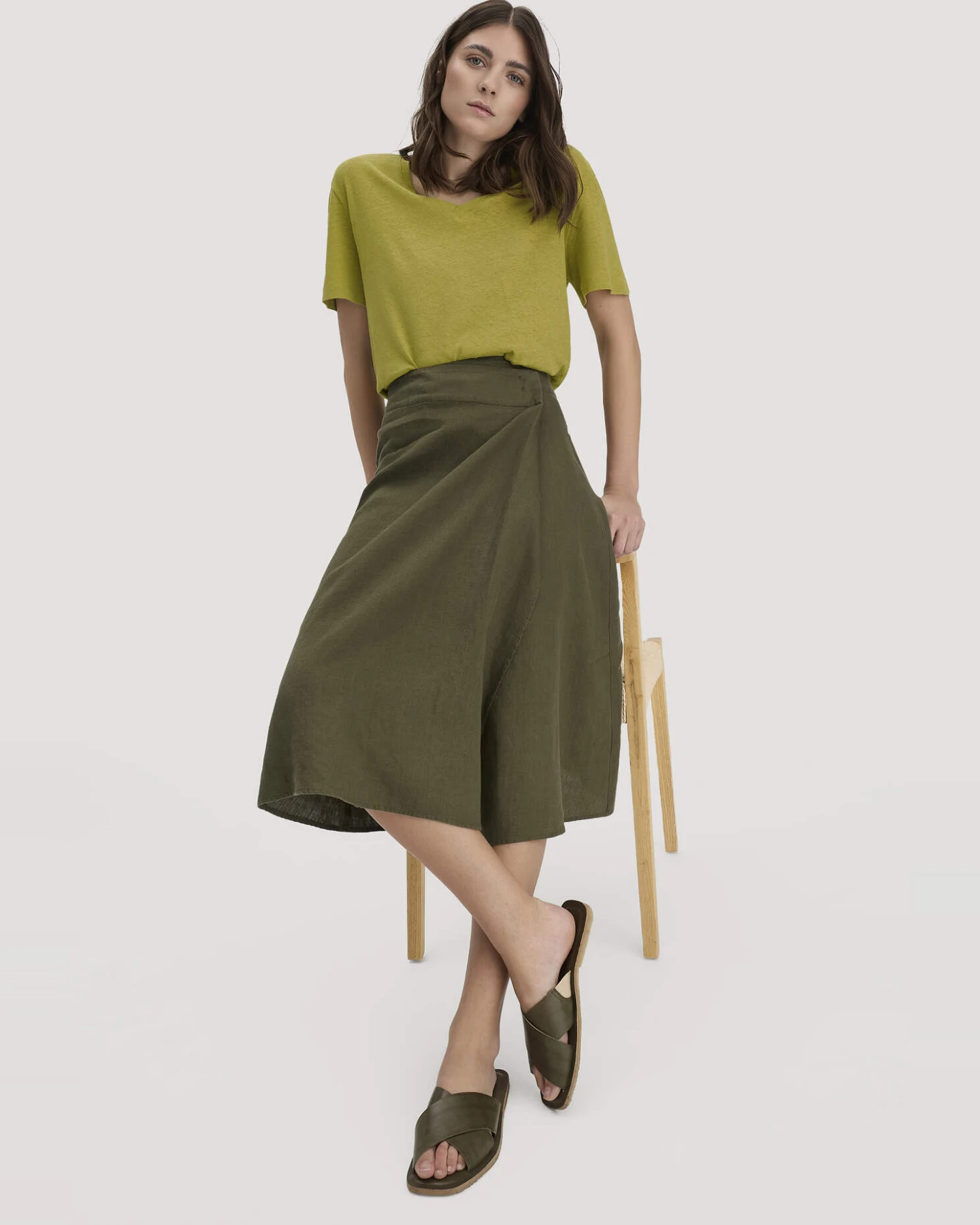 hessnatur Damen Rock Midi Regular aus Leinen - grün - Größe 38 – Ansicht 3