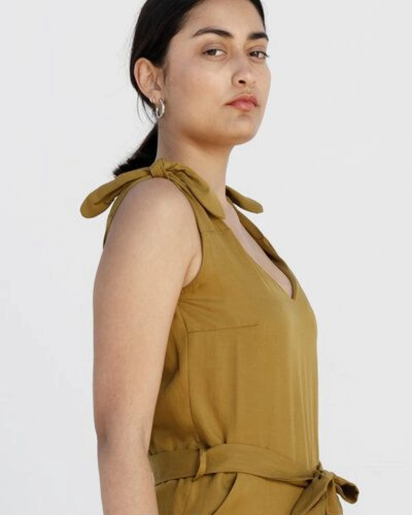 Studio Hertzberg JUMPSUIT "FA-SAA" AUS SEIDIG UND SAMTIGEM PREMIUM TENCEL – Ansicht 4