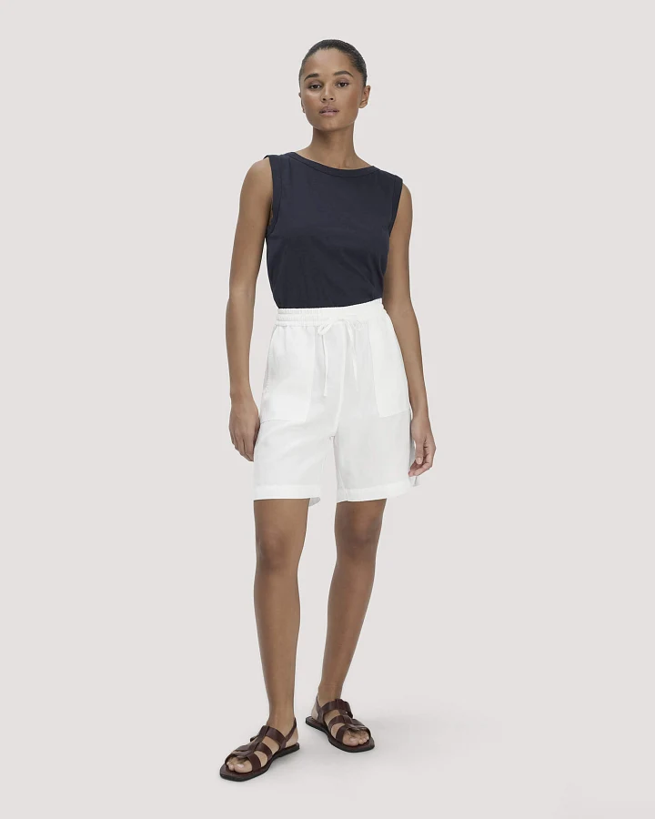 hessnatur Damen Shorts Relaxed aus weichem TENCEL Lyocell mit Leinen - weiß - Größe 34