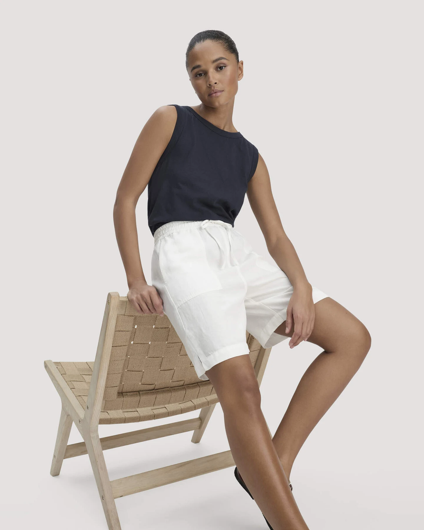 hessnatur Damen Shorts Relaxed aus weichem TENCEL Lyocell mit Leinen - weiß - Größe 36 – Ansicht 4