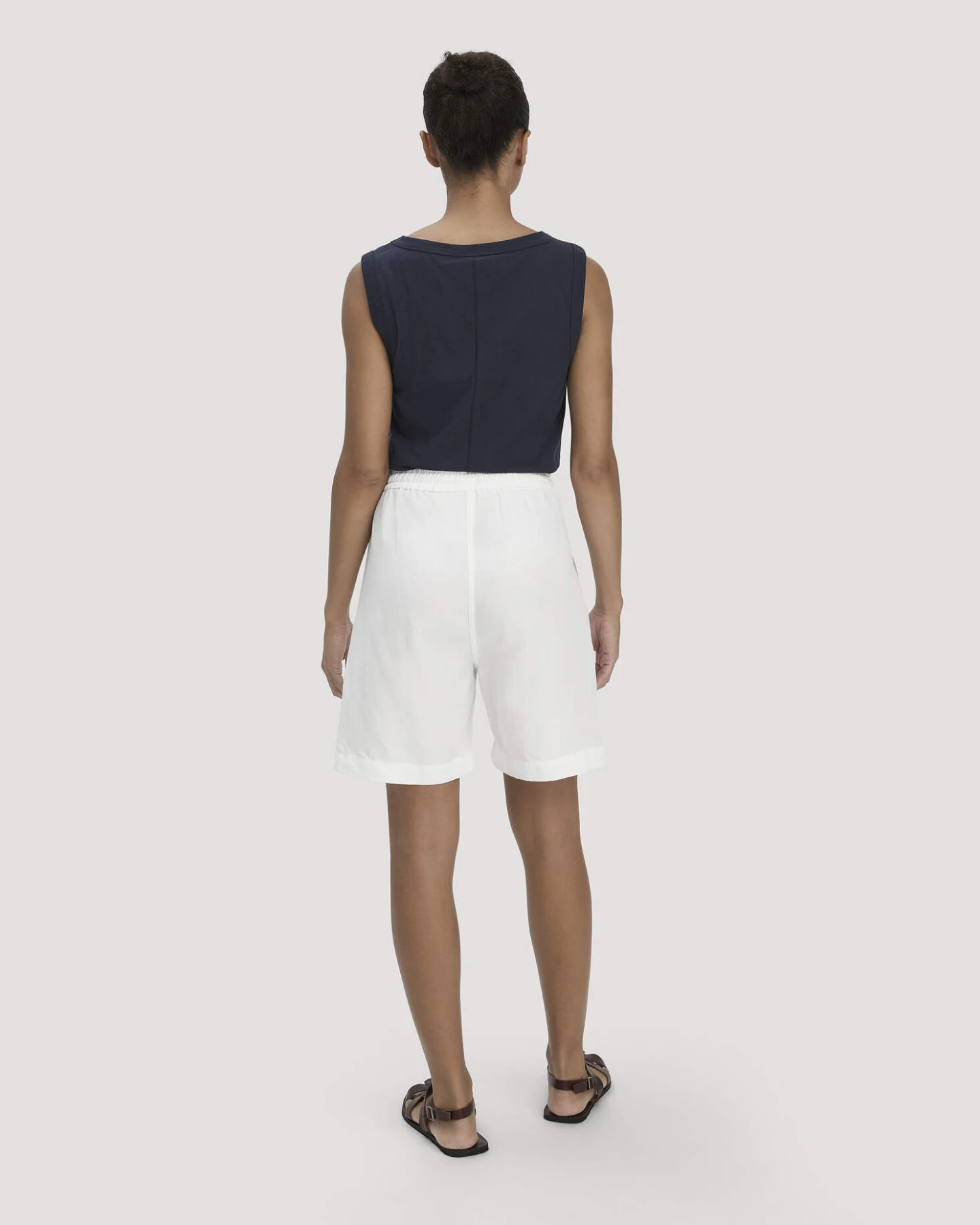hessnatur Damen Shorts Relaxed aus weichem TENCEL Lyocell mit Leinen - weiß - Größe 42 – Ansicht 2